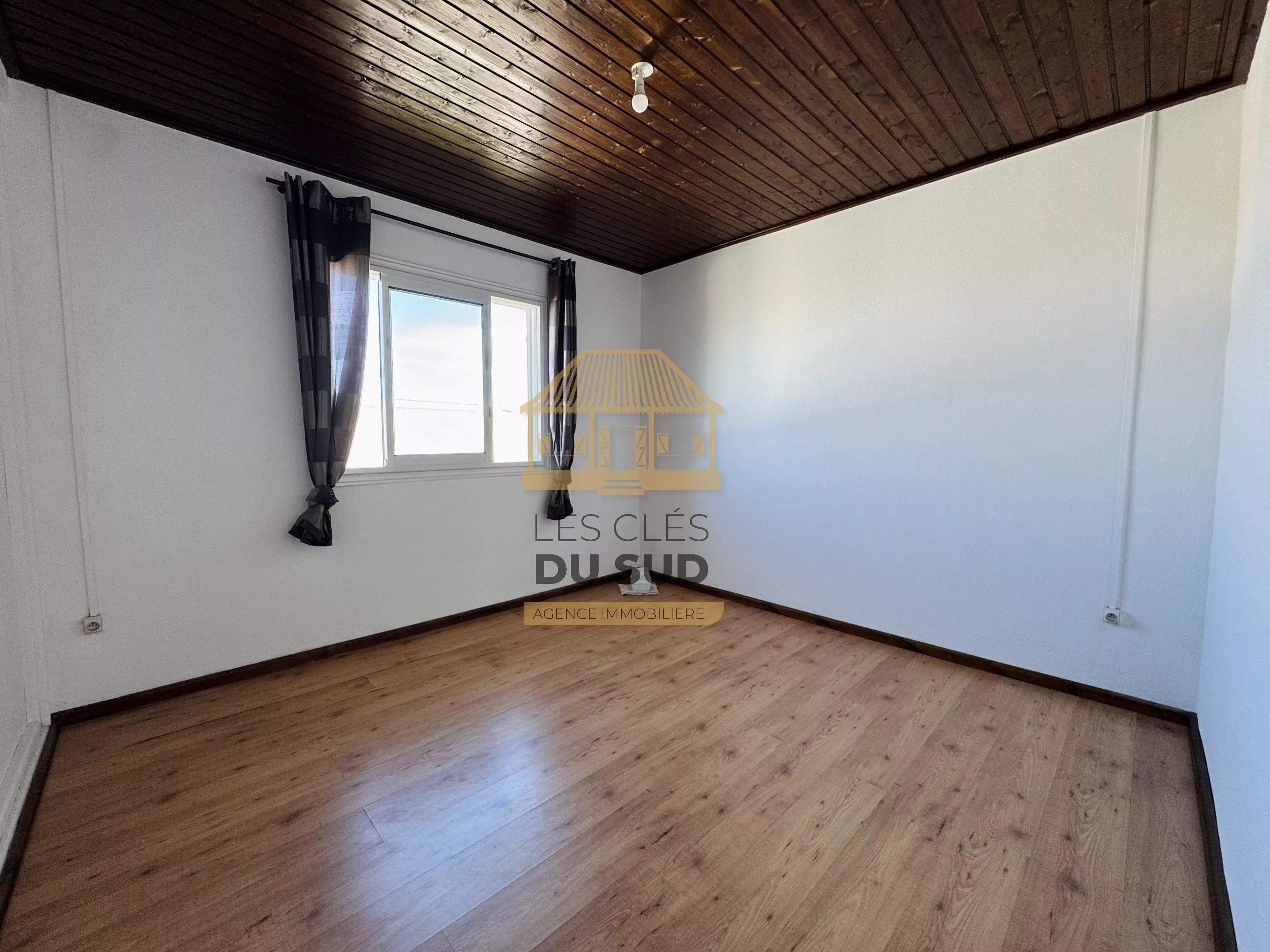 SAINT-JOSEPH – MAISON FAMILIALE PLAIN-PIED 4 CHAMBRES AVEC JARDIN – SECTEUR CALME