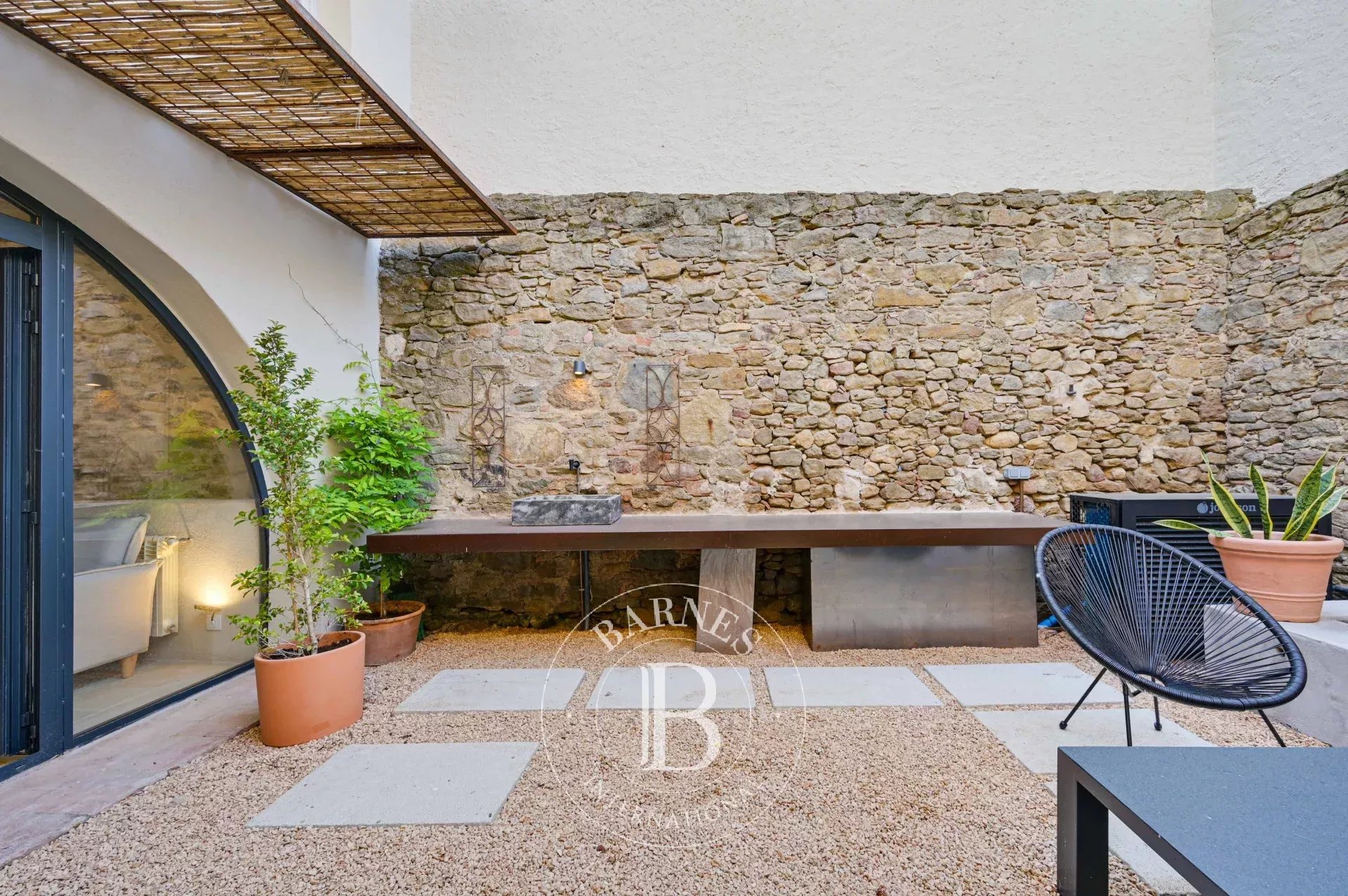 Деревенский дом, отреставрированный в 2024 году, в Байш-Эмпорда, Коста-Брава.