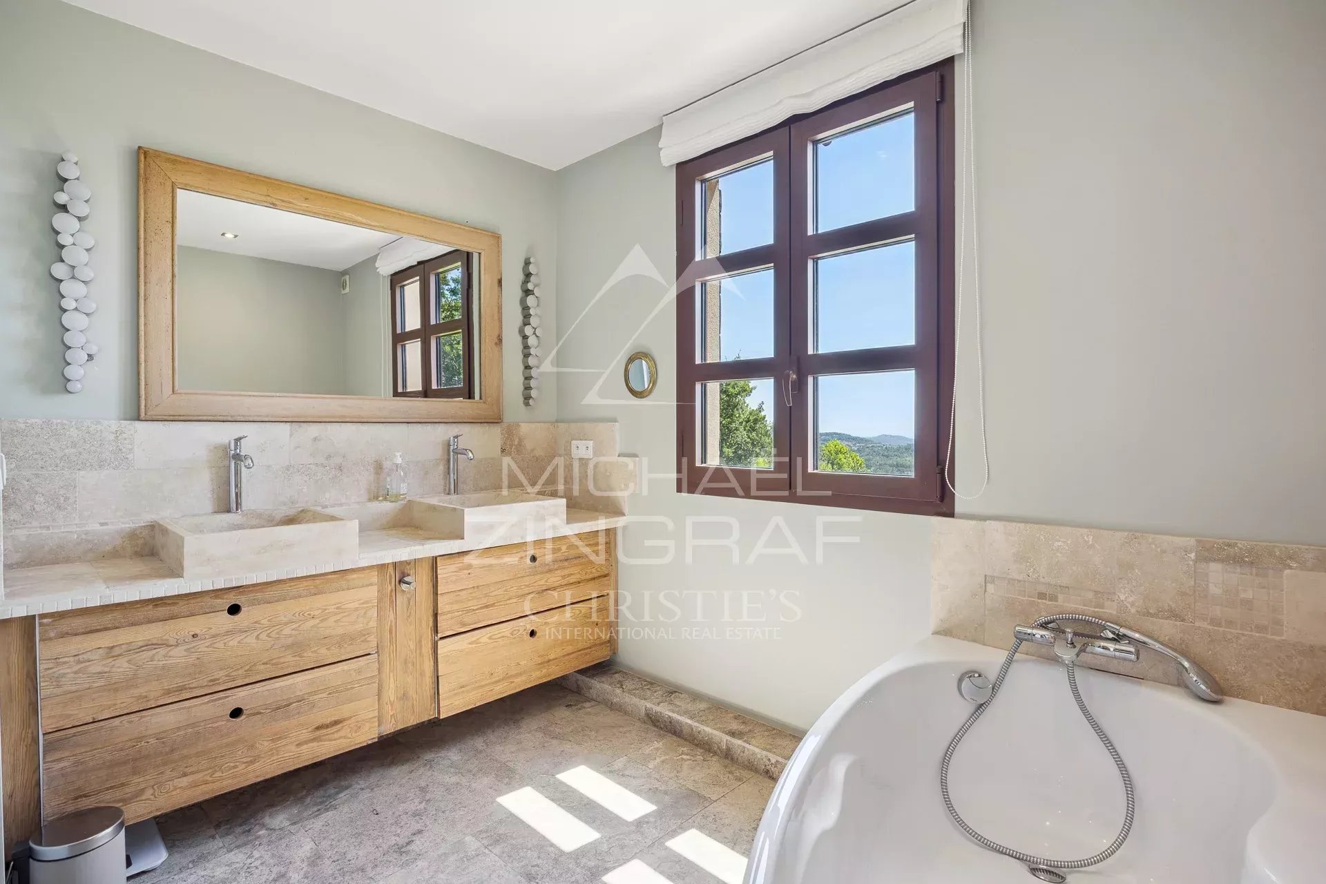 5 Bedroom Villa/Townhouse's Image 7