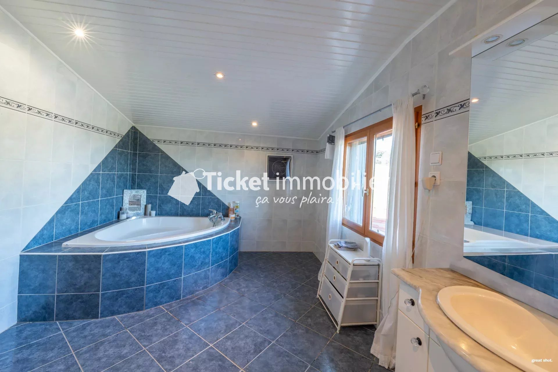 THIL - Maison T5 de 226m2 avec piscine, terrain de 9000m2 et dépendance à rénover — photo 12