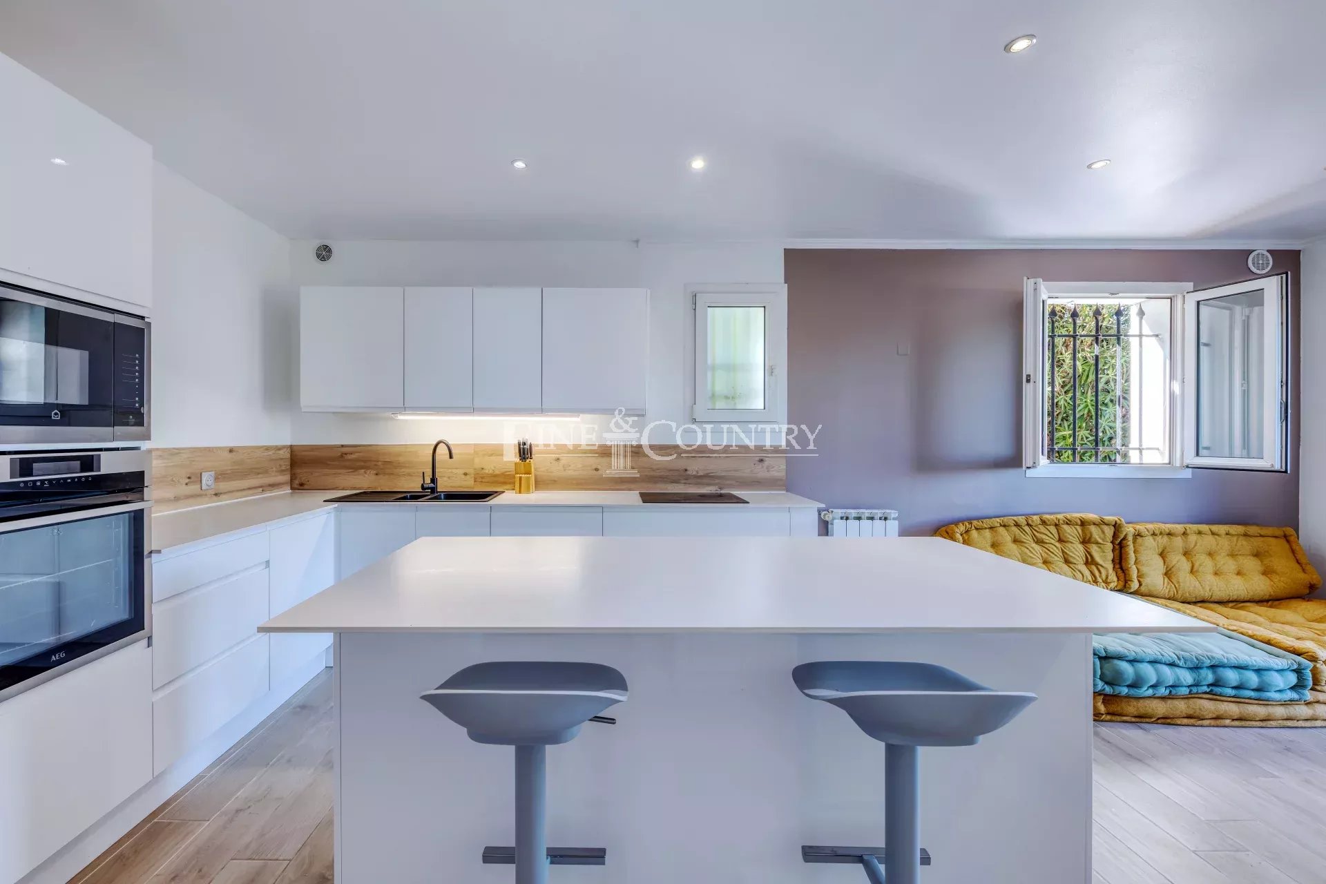 Photo of For sale  Villa in Valbonne - Panoramic view