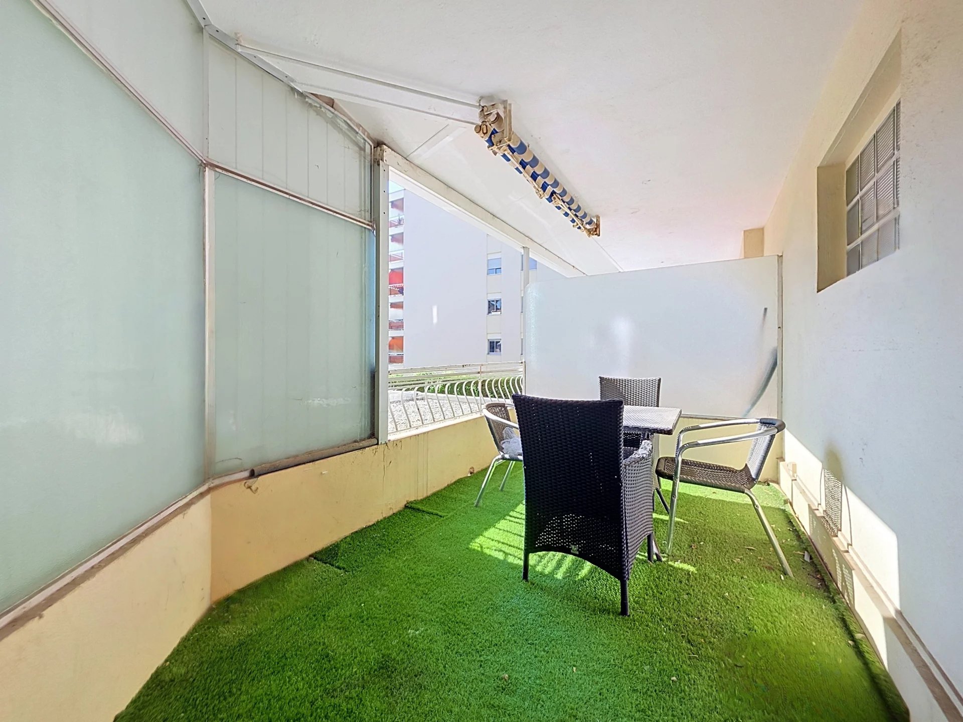 EXCLUSIVITE : BORD DE MER DE CANNES – STUDIO EN PARFAIT ETAT !