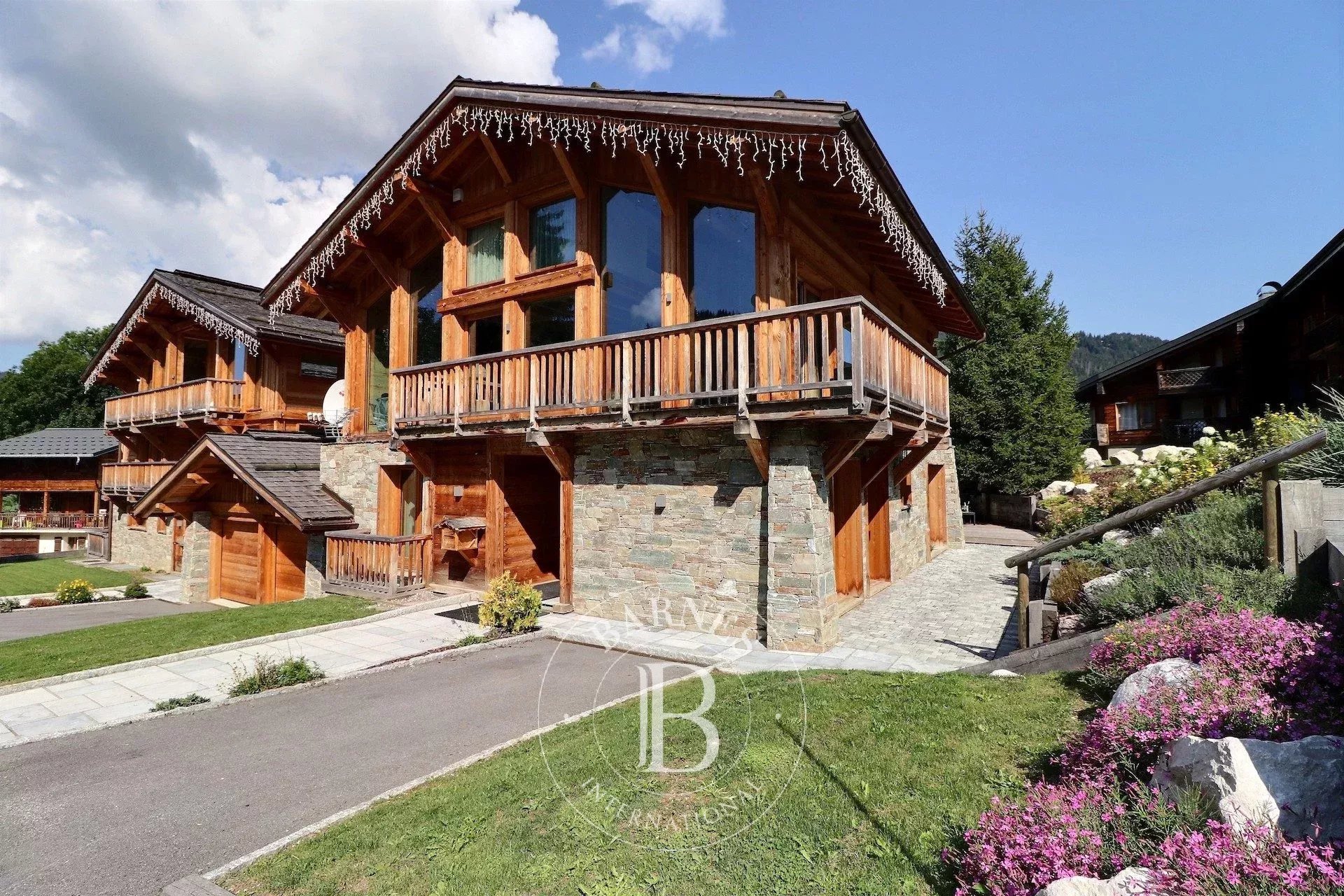 Photo of Les Gets - Chalet recently - 310 sqm - 6 bedrooms