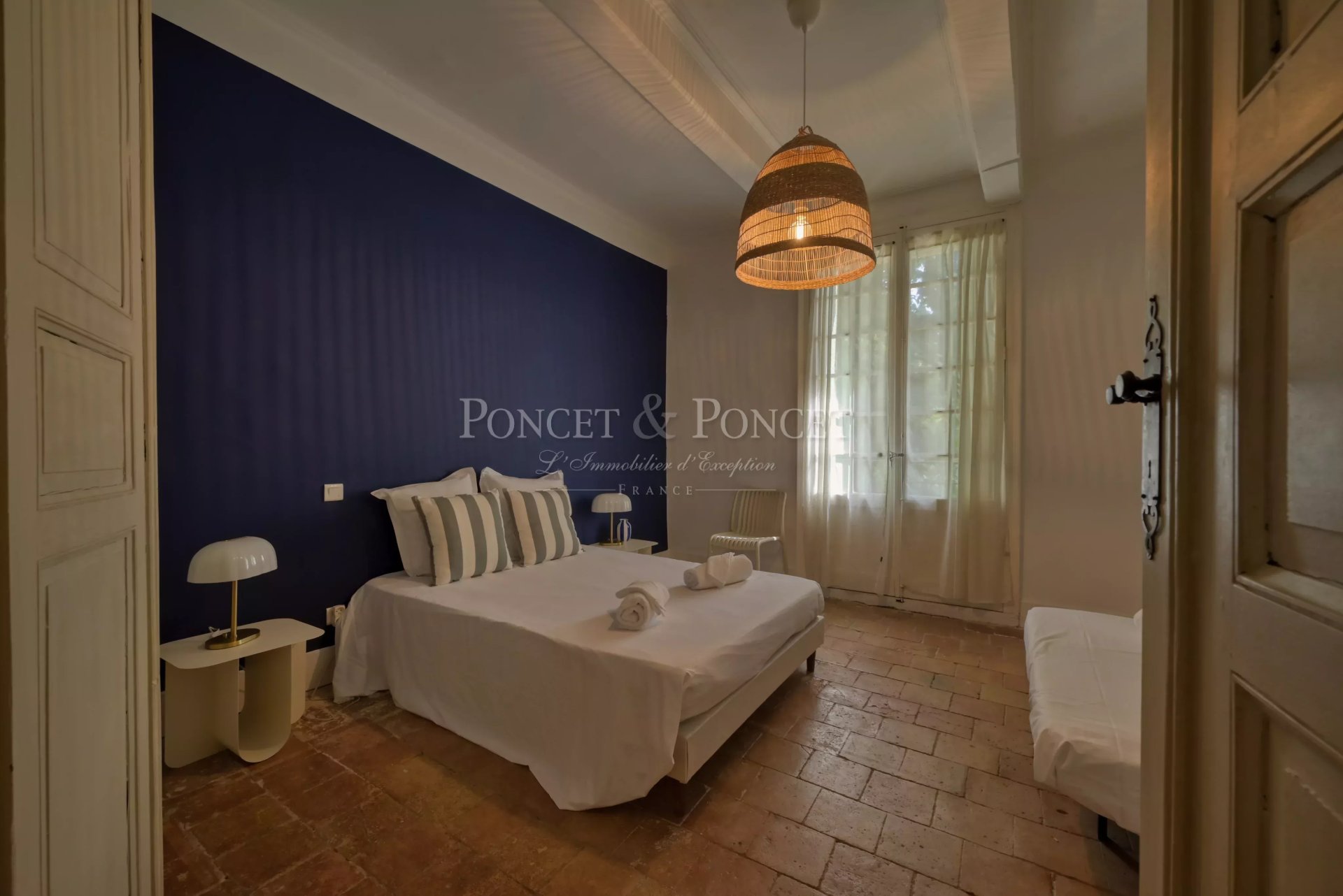 10 Bedroom Vineyard's Image 23