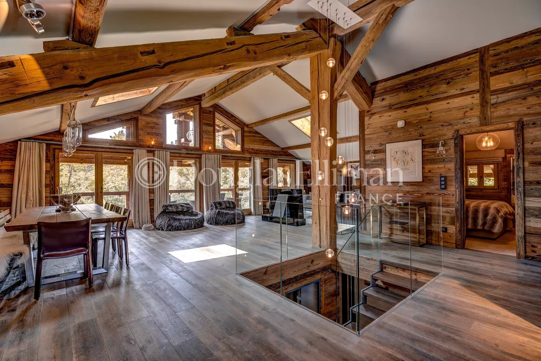 LES CARROZ – Magnifique ferme de 6 chambres récemment rénovée - Image nᵒ2