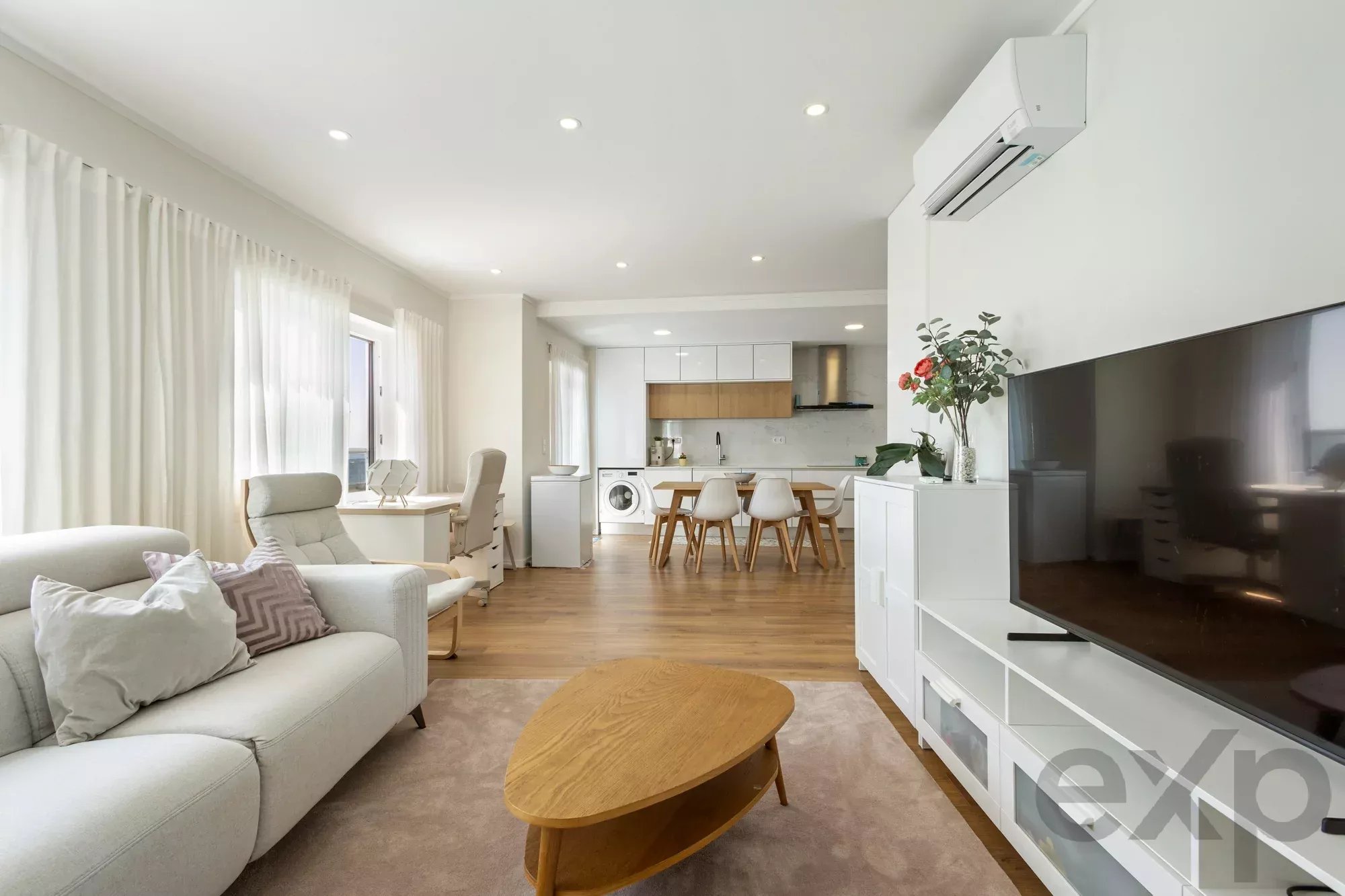 Amazing Two‑Bedroom Apartment with River View and Garage 87152839 image 10