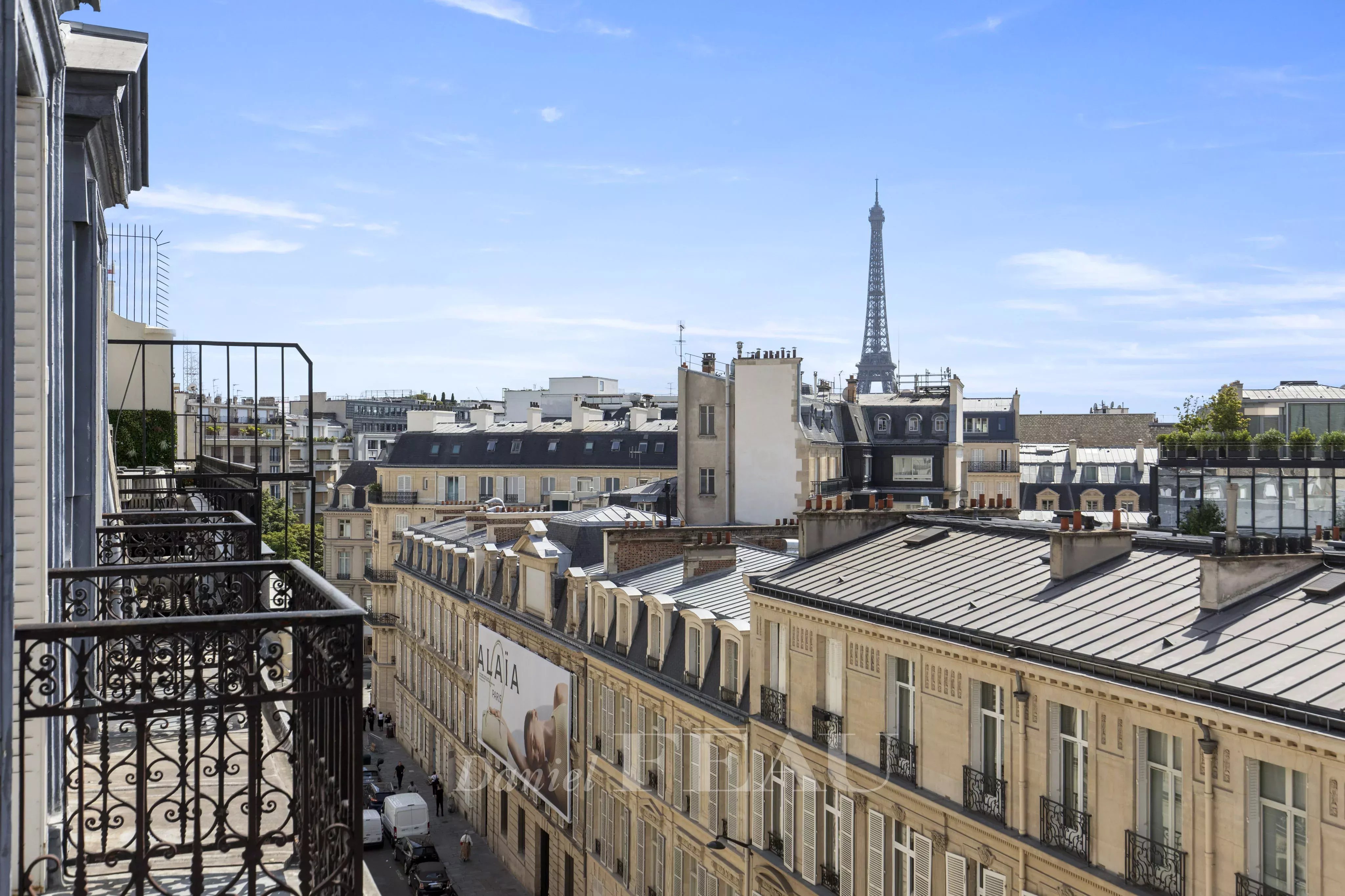 Paris VIIIe - Triangle d'Or - Vues dégagées - 315 m²  rénové  3 suites