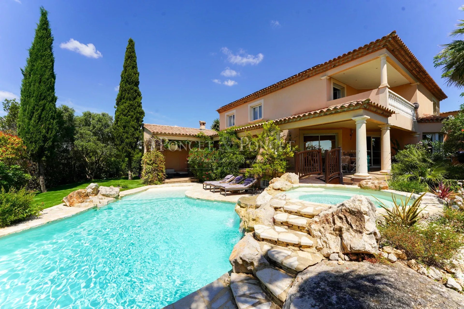 5 Bedroom Villa/Townhouse's Image 25