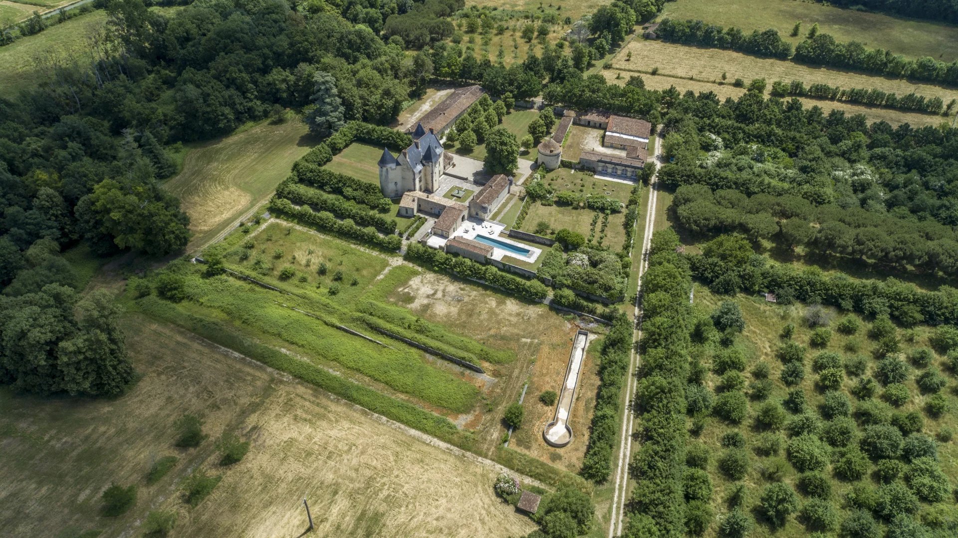 8 Bedroom Chateau's Image 28