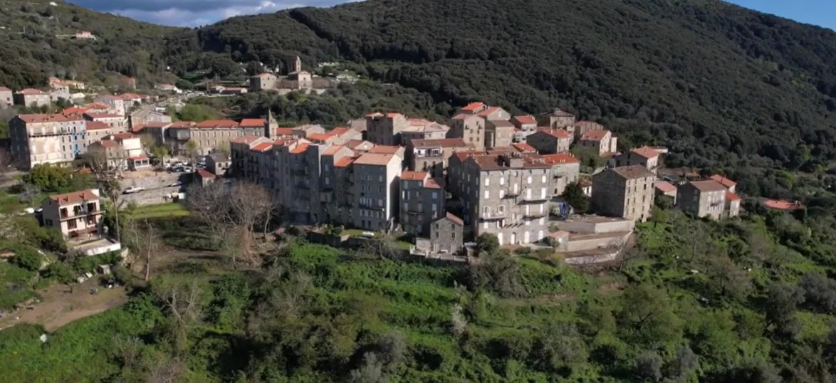 T4 rénové avec terrasse Sainte Lucie de Tallano, vue vallé