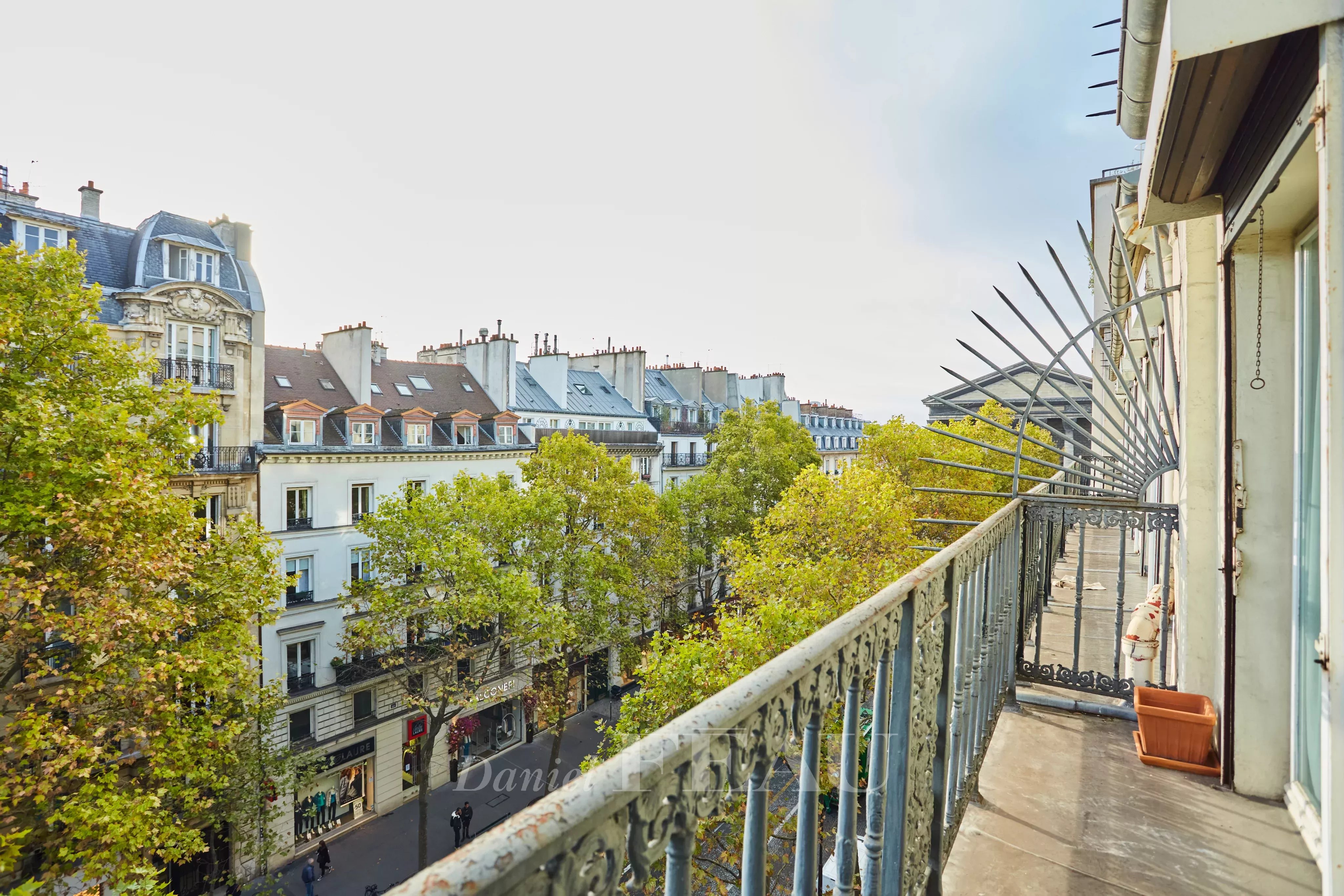 Sale Apartment Paris 8th