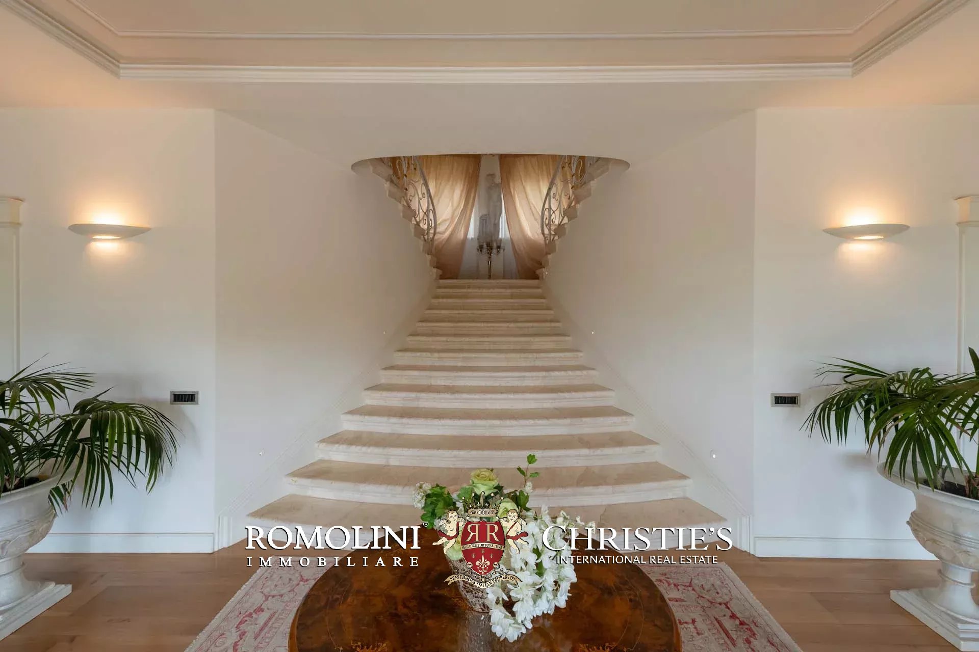 10 Bedroom Villa/Townhouse's Image 4