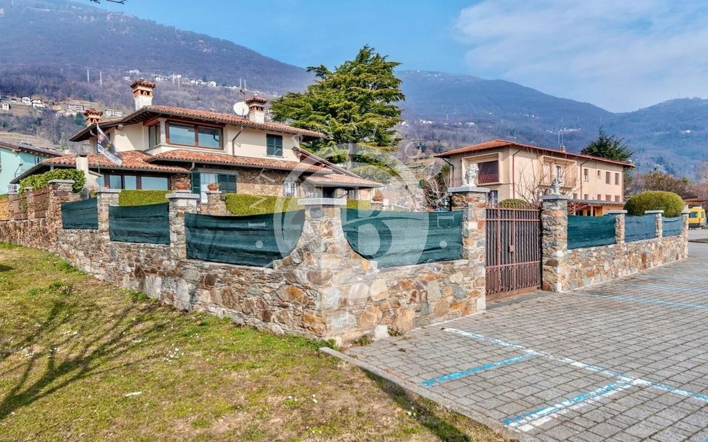 Villa in Gera Lario - Image 3
