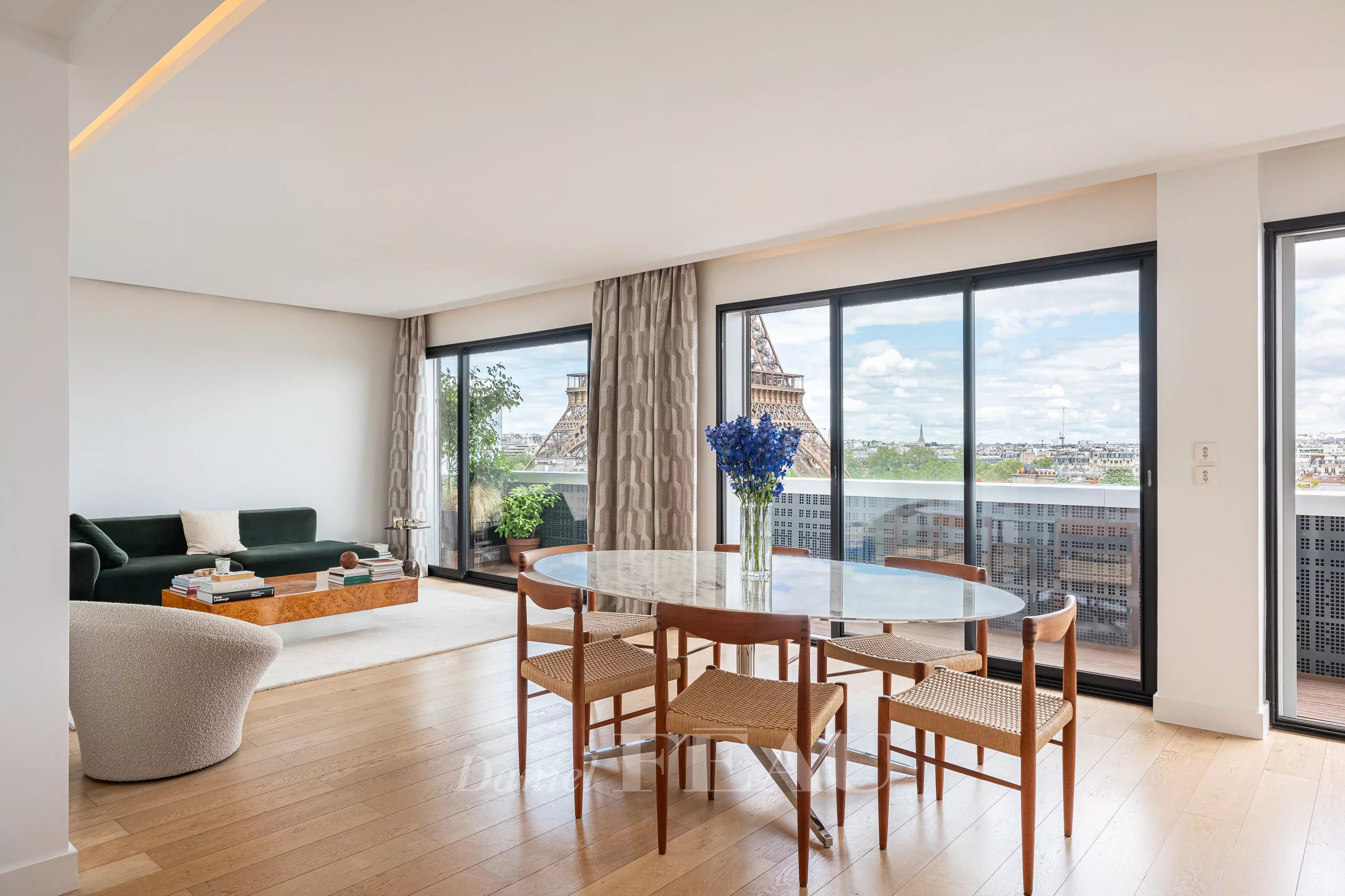 Paris 15th District, on the edge of the 7th District – An ideal pied a terre