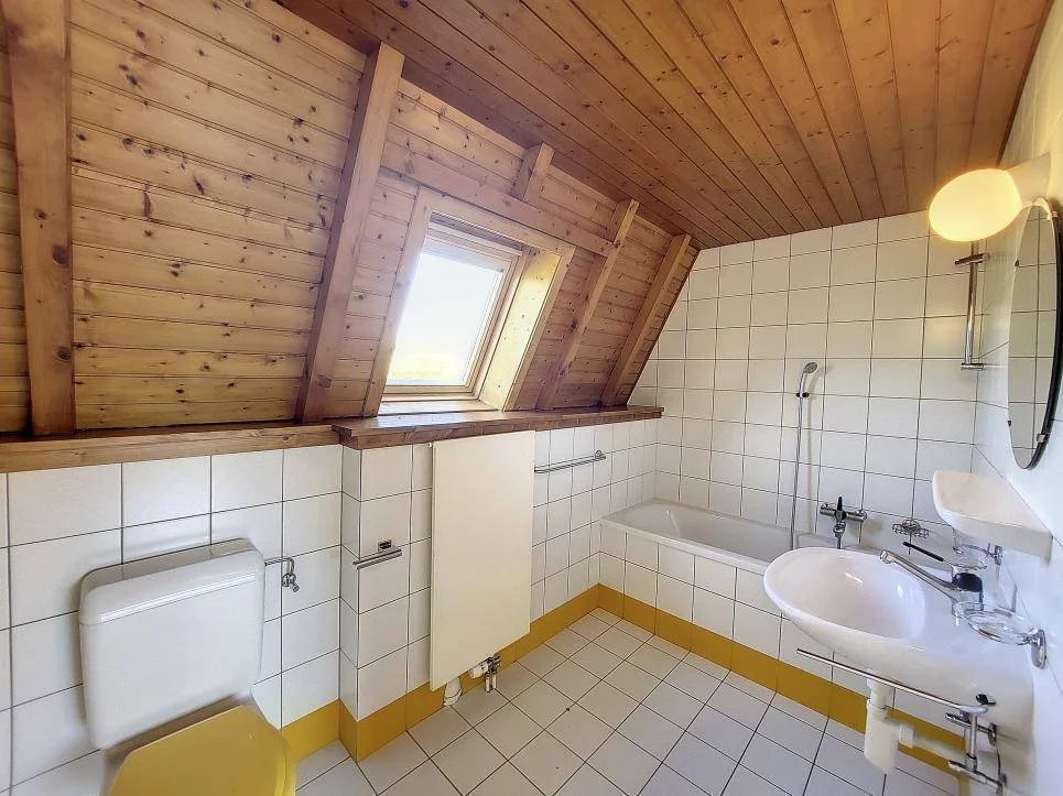 Opportunité pour Investisseurs : Immeuble avec 3 Appartements Spacieux !