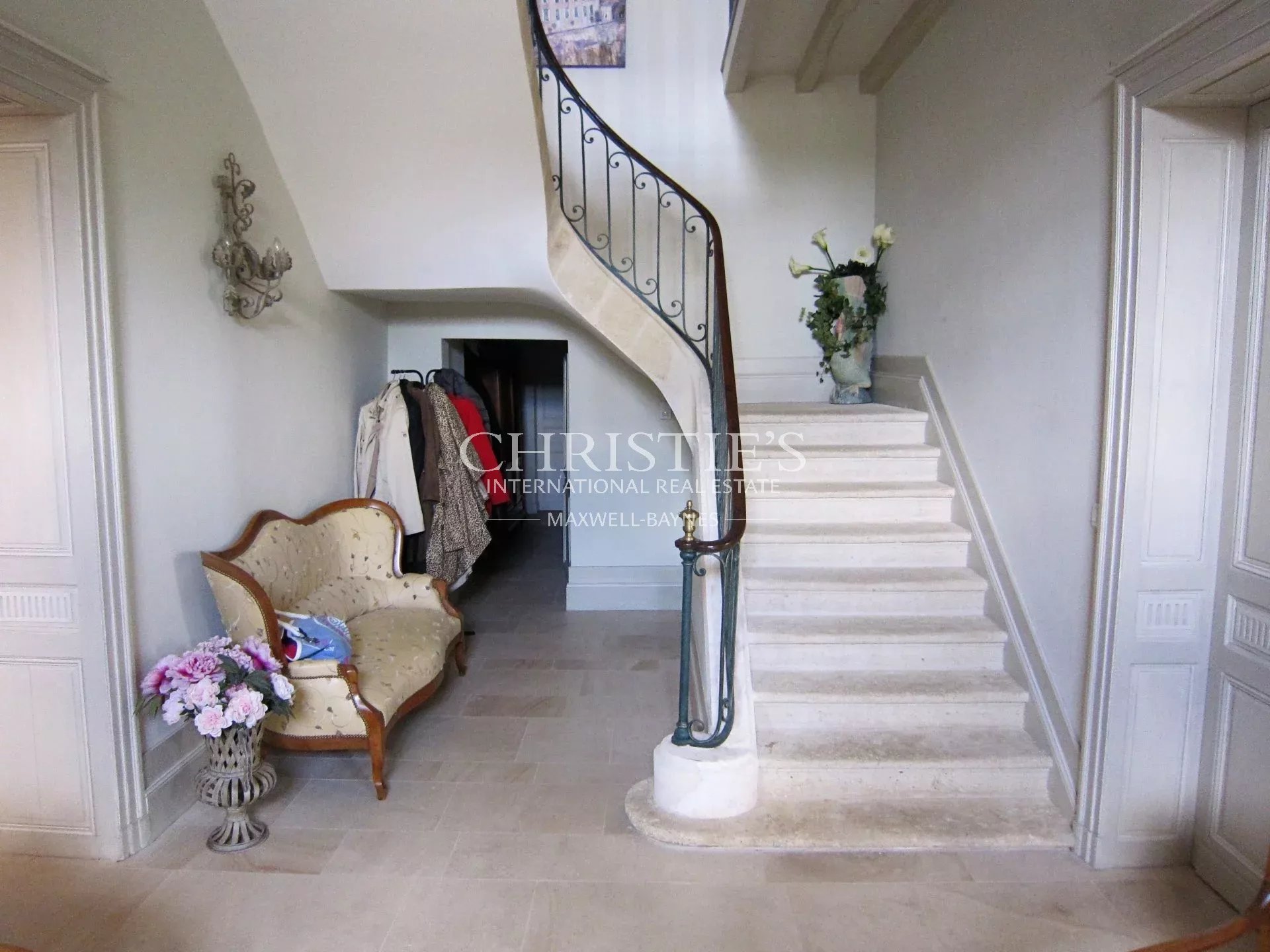 6 Bedroom Chateau's Image 8