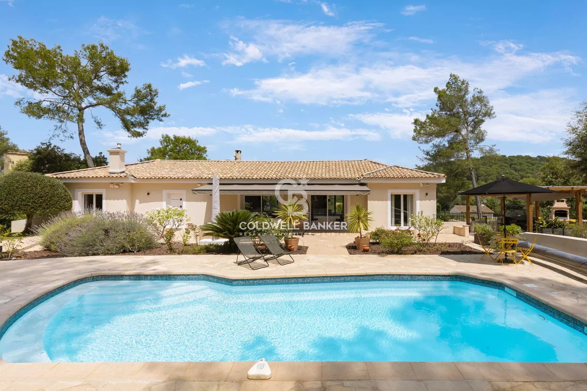 06250 MOUGINS VILLA