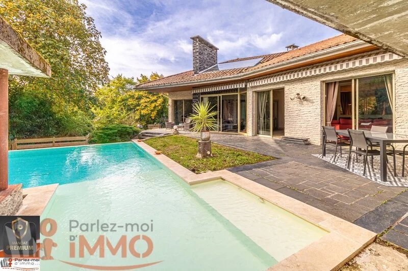 TARARE 300m du centre, Villa d'Architecte de Charme avec Piscine à Débordement et jardin de 1128m2