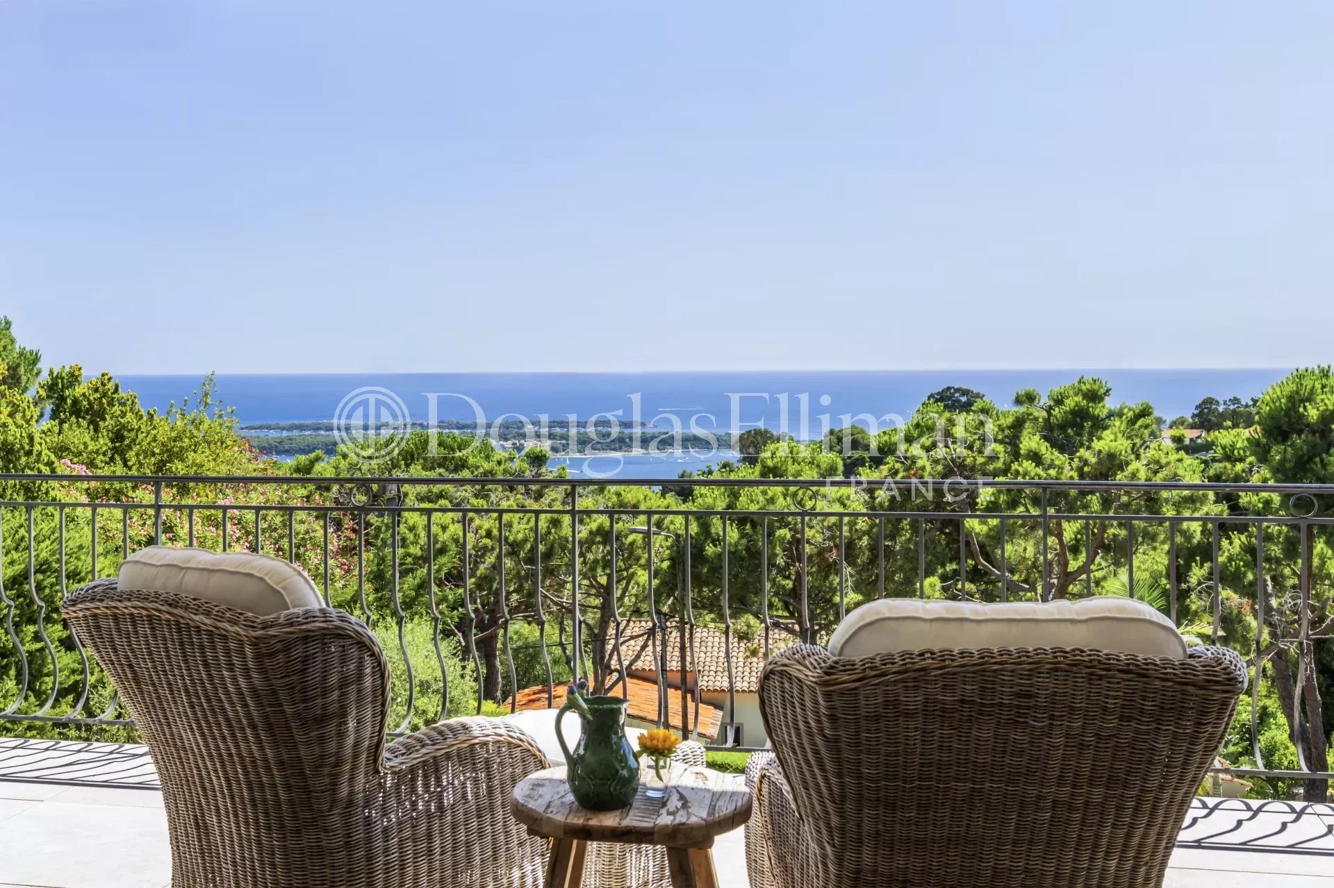 SUPER CANNES – Provençal villa with panoramic sea view - Picture n°2