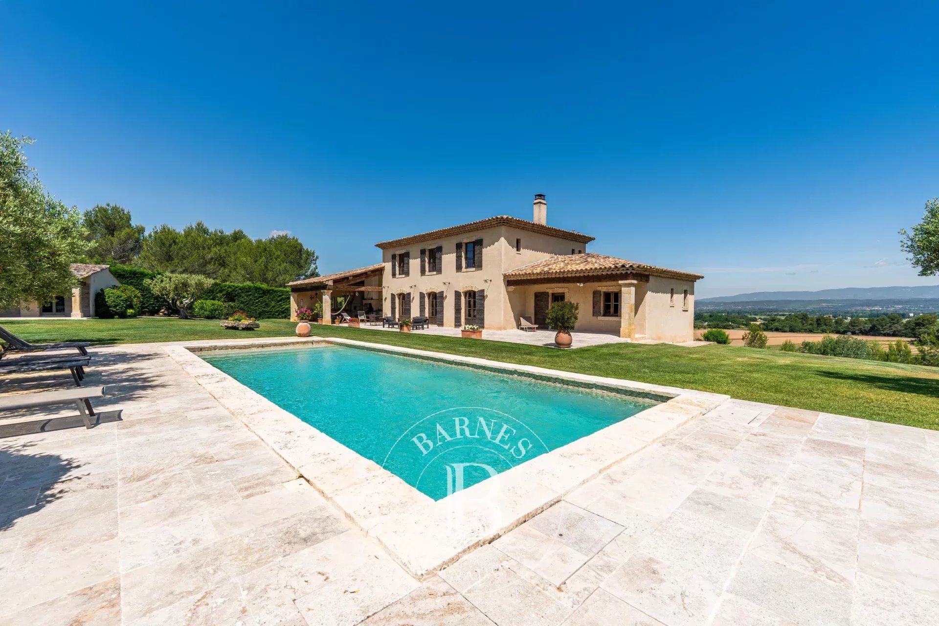 NORTH AIX-EN-PROVENCE – LUXURY ESTATE 6,460 SQ FT – 4 BEDROOMS + GUEST HOUSE – PANORAMIC VIEW – 1.2 ACRE GARDEN – POOL – BASEMENT – GARAGE – OUTBUILDING