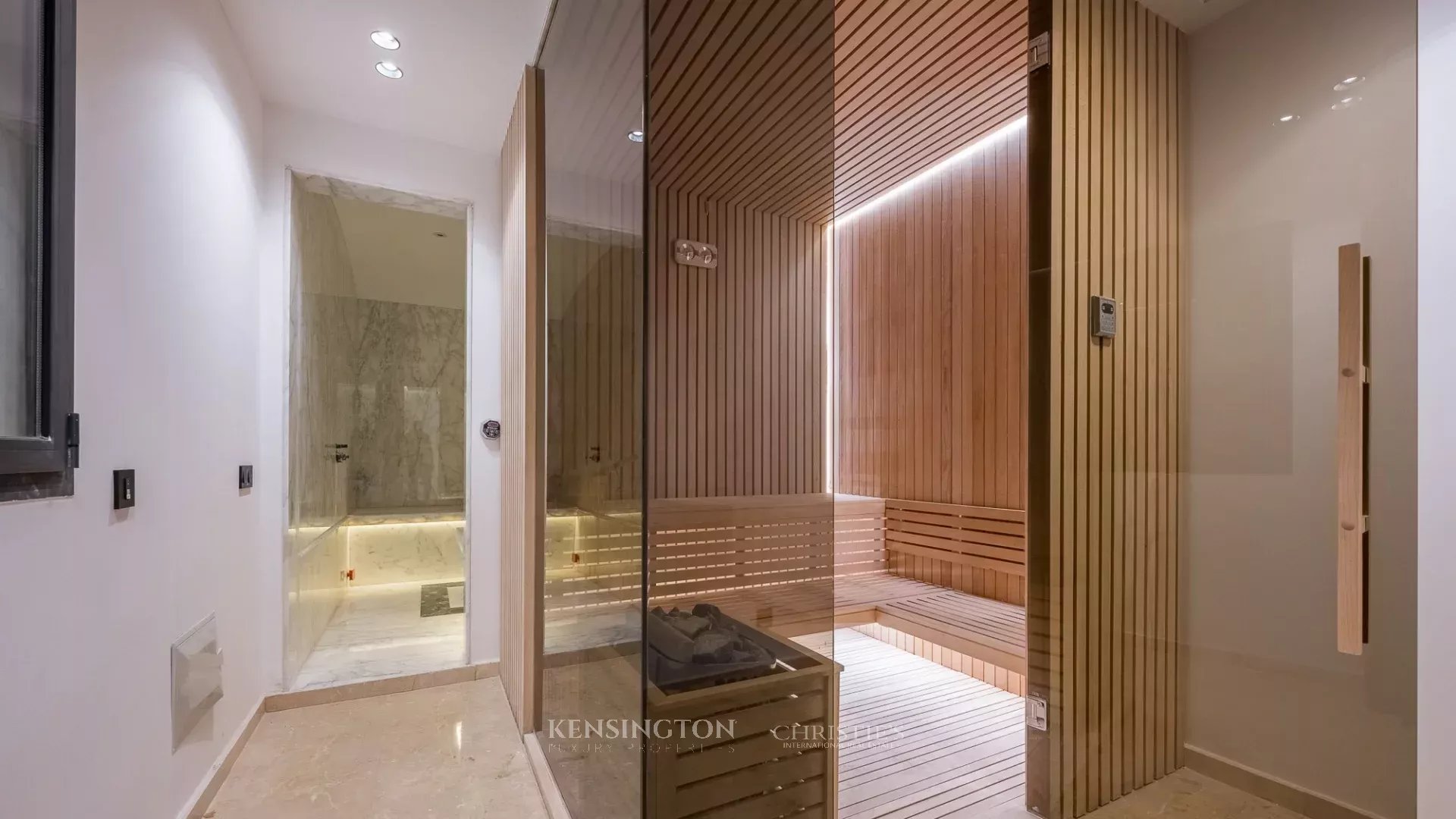 5 Bedroom Villa/Townhouse's Image 38