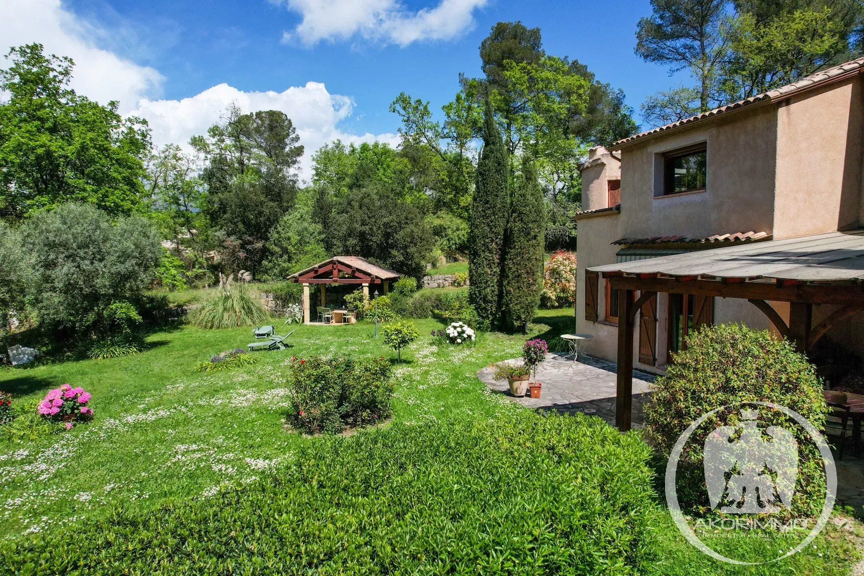 Casa  - 8 stanze  - 300.0 m2 -