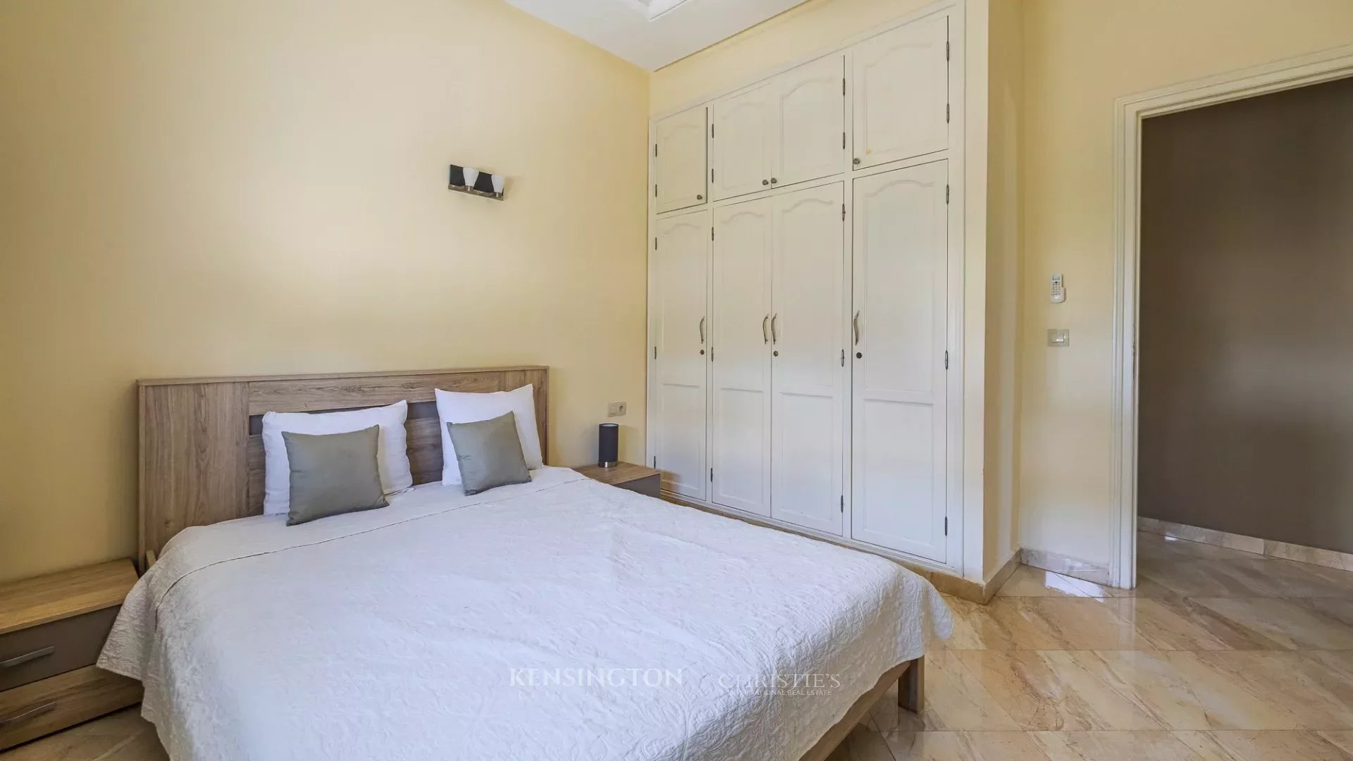7 Bedroom Villa/Townhouse's Image 28