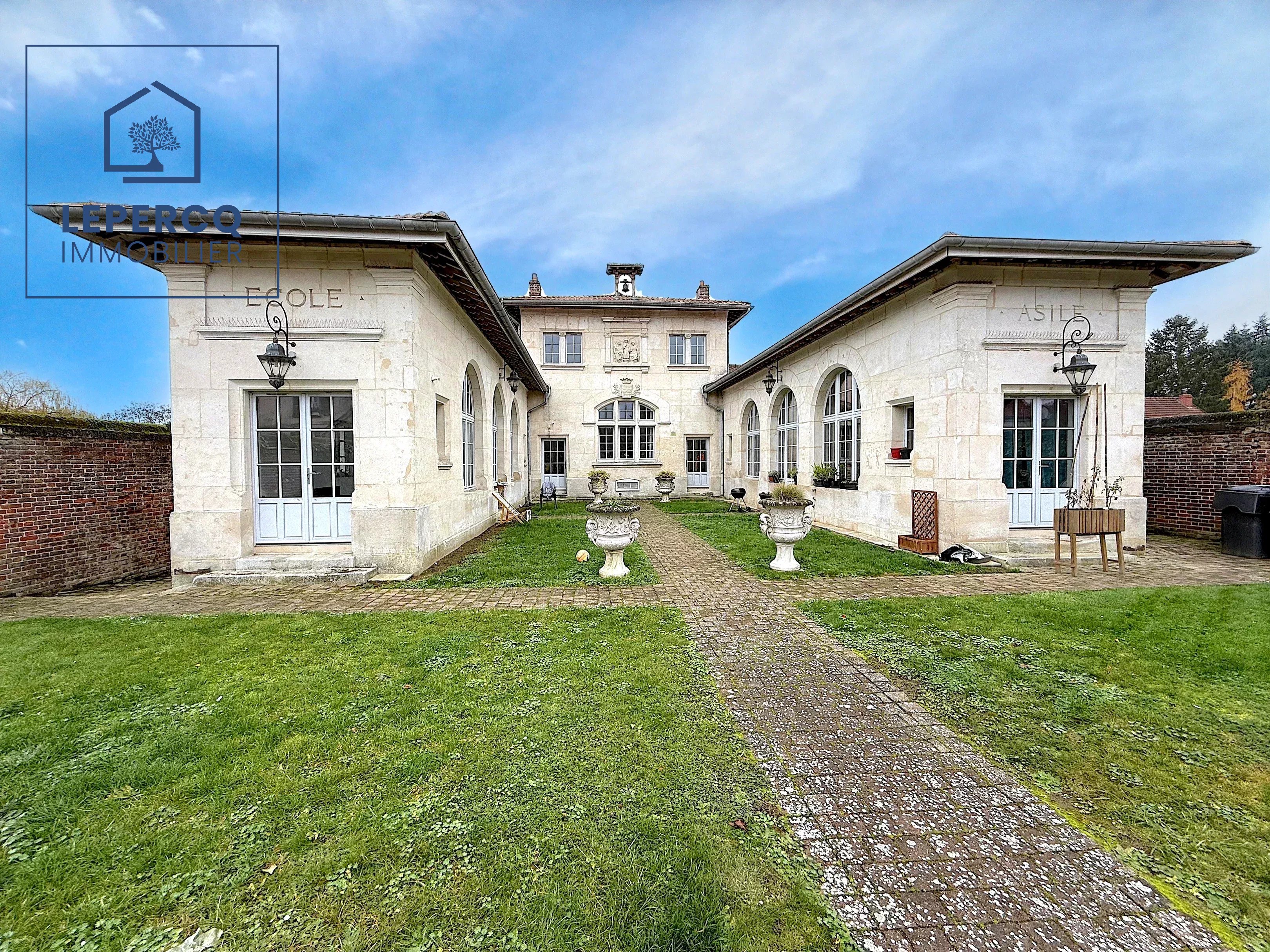 Manoir - 7 appartements - 654 m²