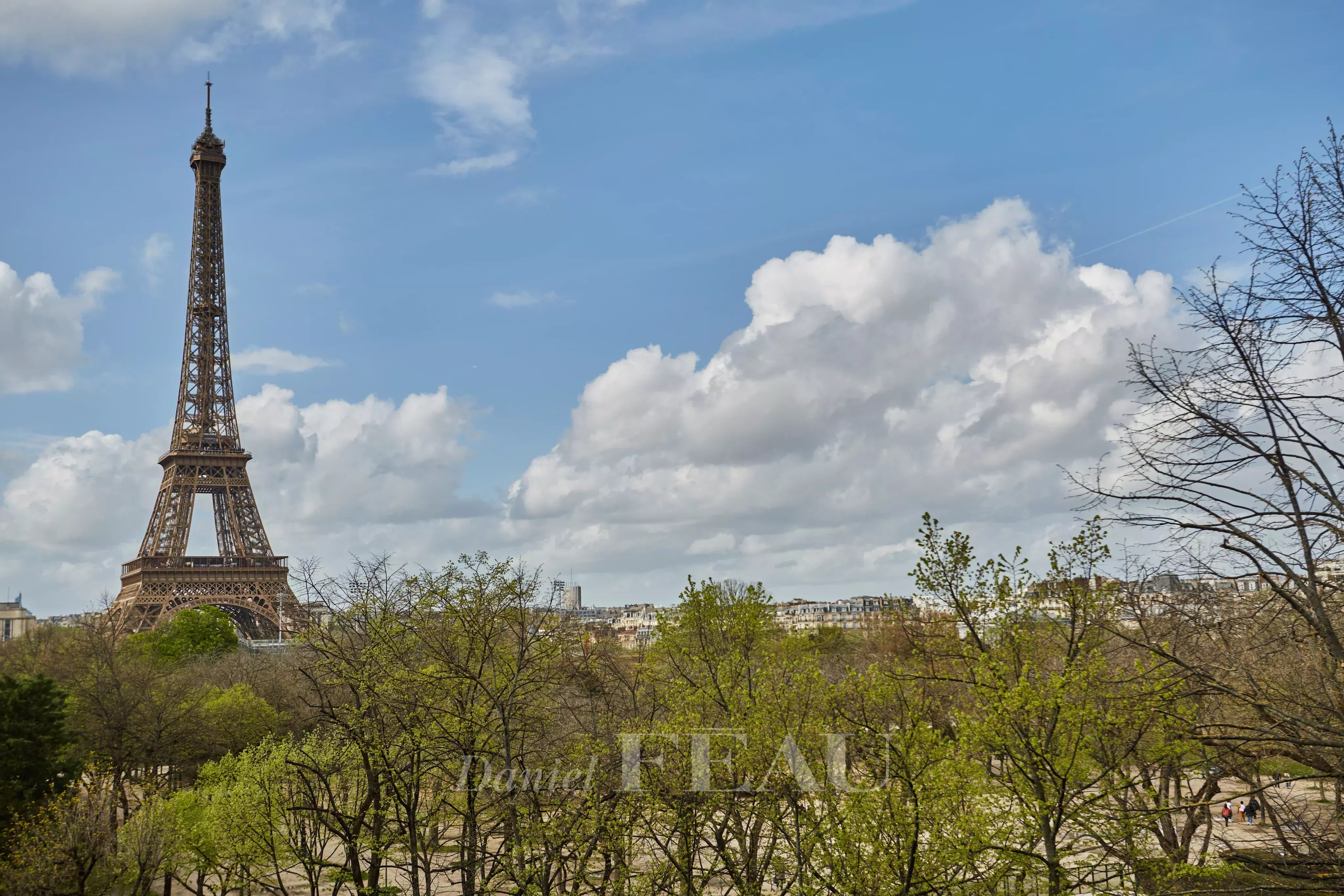 Paris 7th District – An exceptional 4-bed apartment enjoying superb views