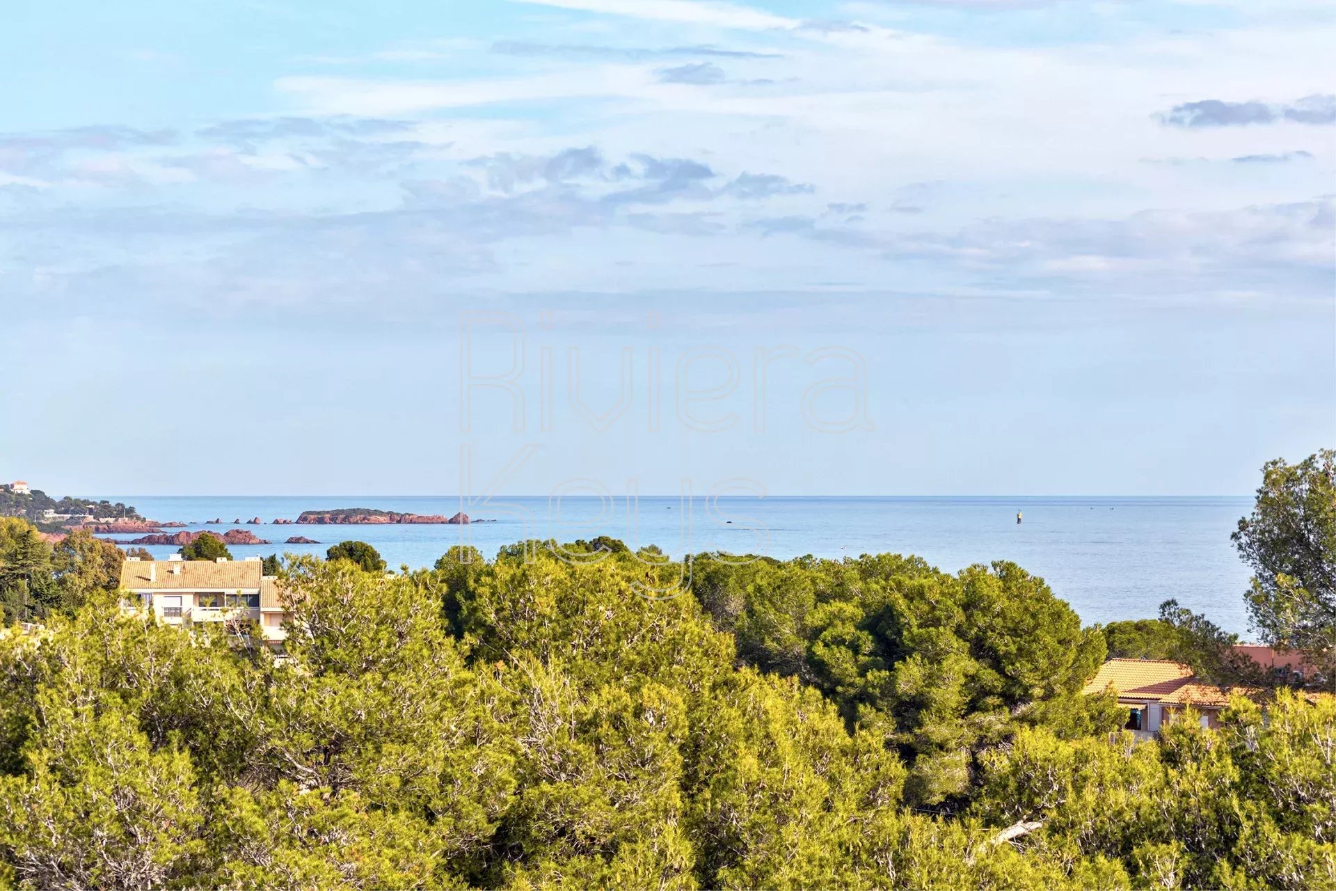 SAINT-RAPHAEL - DRAMONT : magnifique 3 pièces, dernier étage, vue mer et montagnes