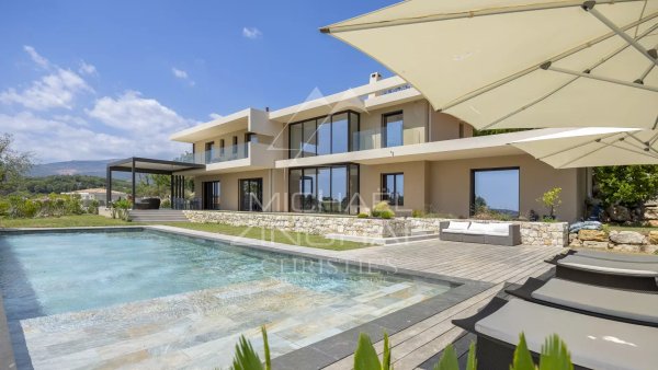 A Contemporary Architectural Masterpiece with Exceptional Panoramic Views — photo 1