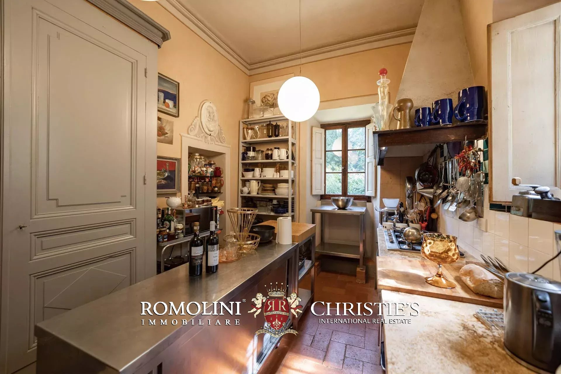 11 Bedroom Villa/Townhouse's Image 38