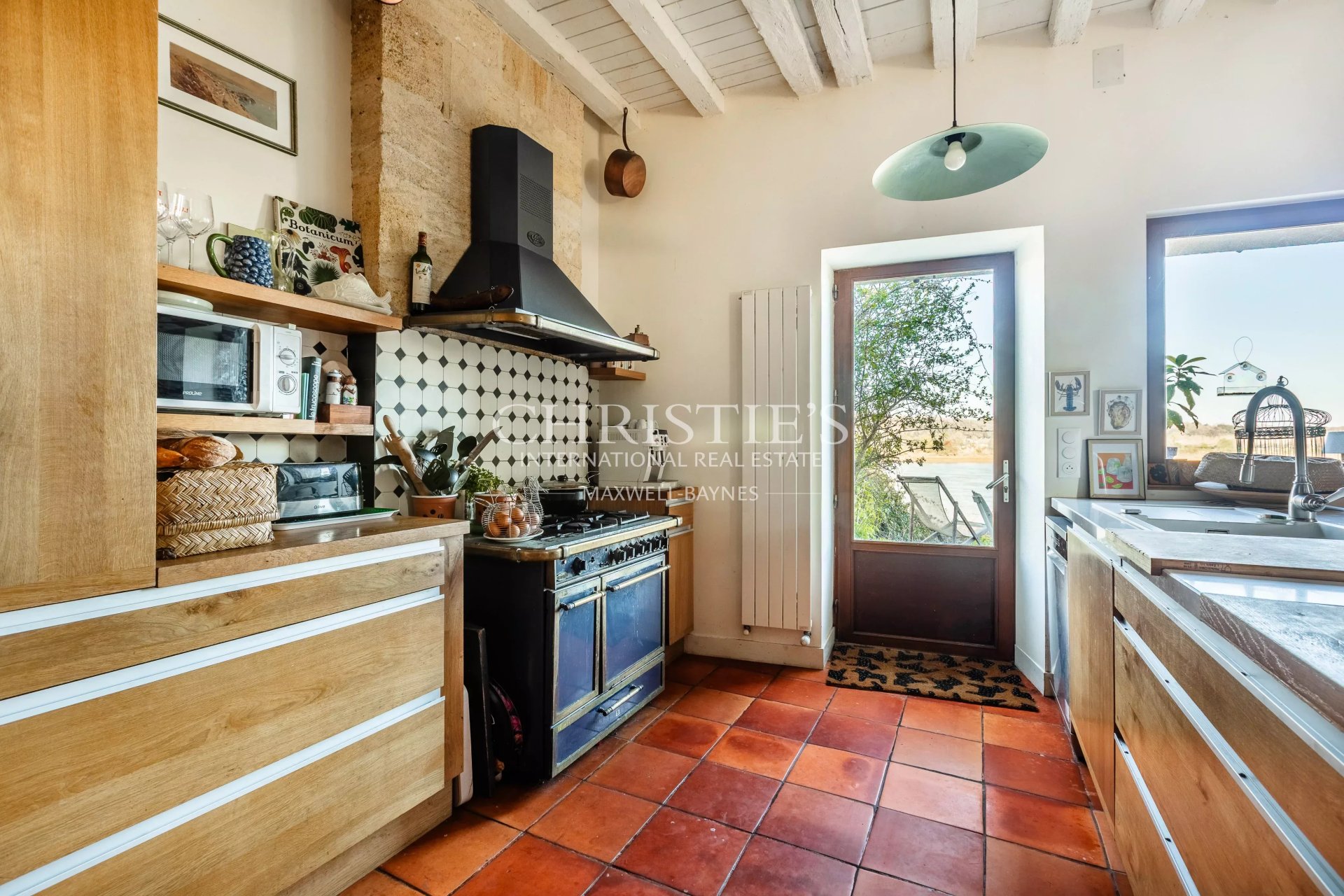 7 Bedroom Villa/Townhouse's Image 4