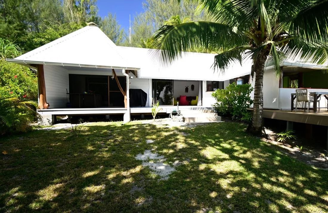 Belle propriété sur le Motu Fareone face Haapiti, Moorea