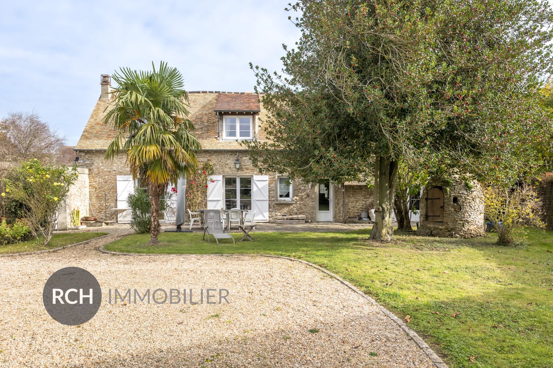 Secteur Gambais - Charmante longère rénovée avec dépendance et puits