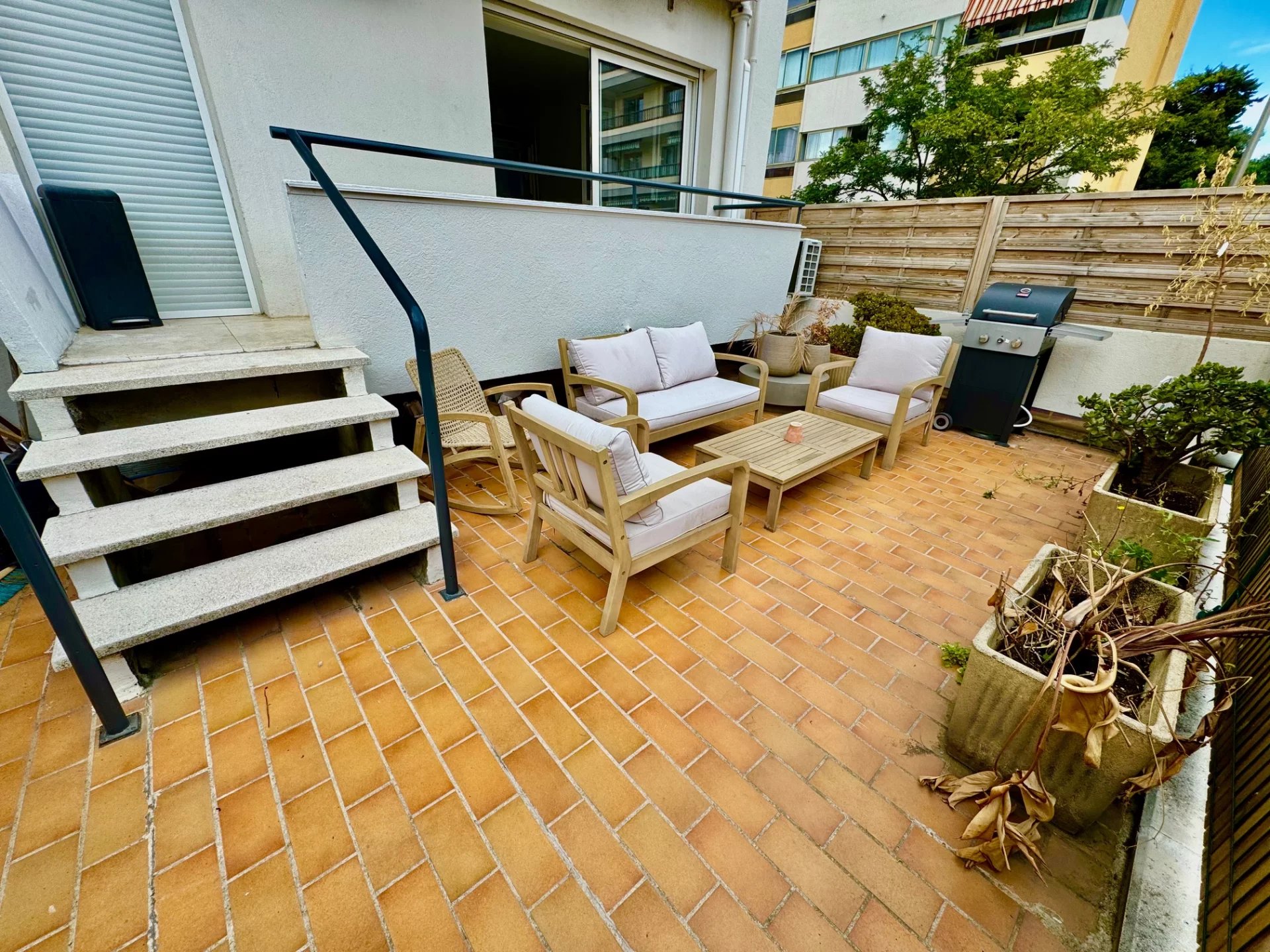 Le Cannet Carnot sale 3 rooms with large terrace