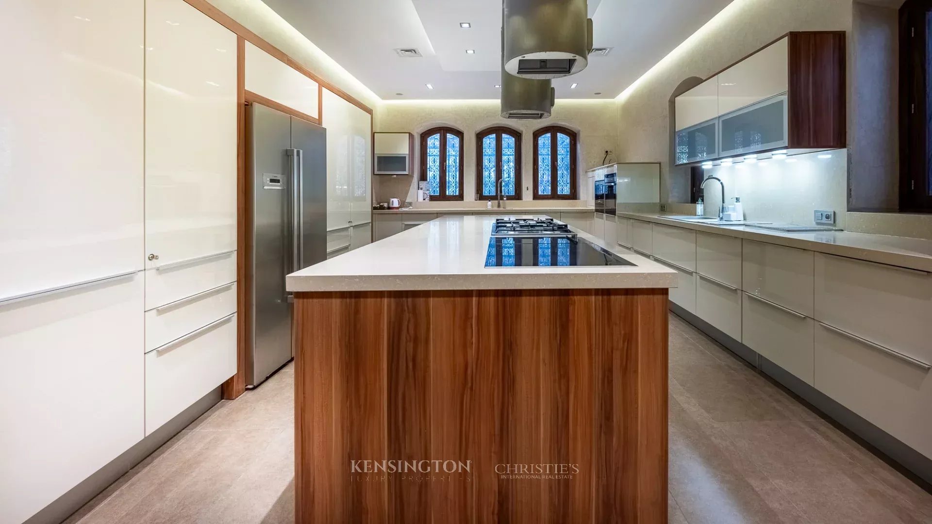 6 Bedroom Villa/Townhouse's Image 26