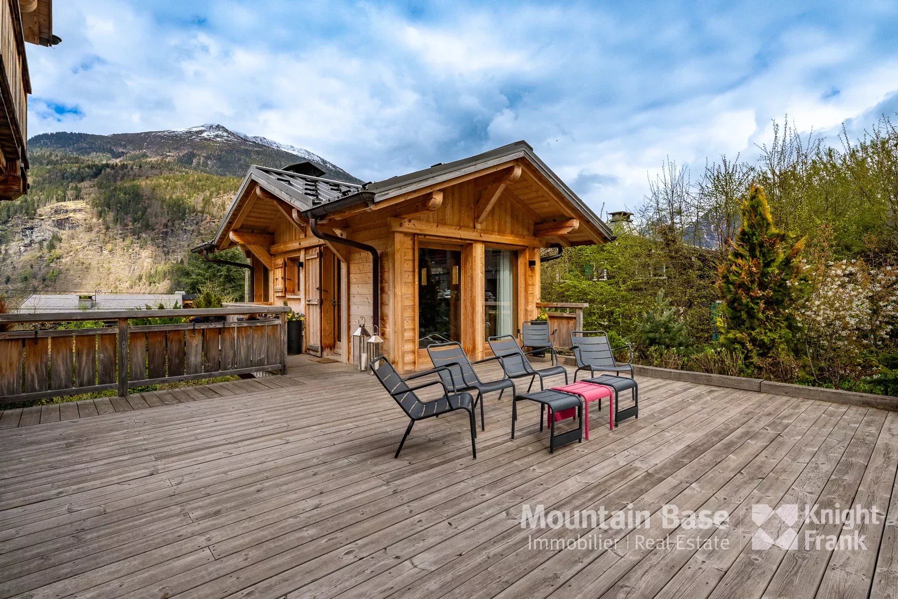 Photo of Beautifully finished 5 bedroom chalet with independent apartment in Les Houches