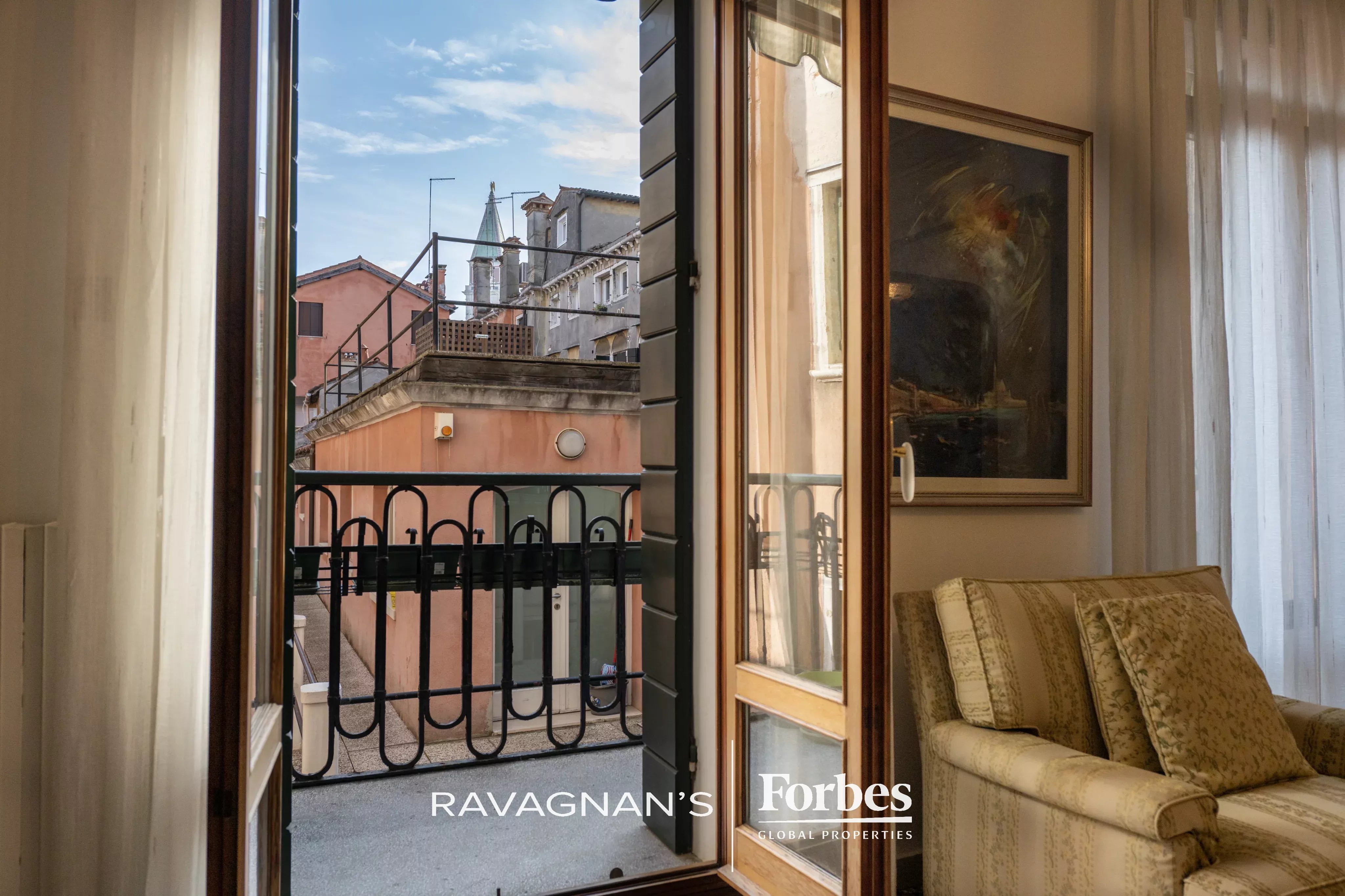 Prestigioso Appartamento con Ingresso Indipendente a Rialto