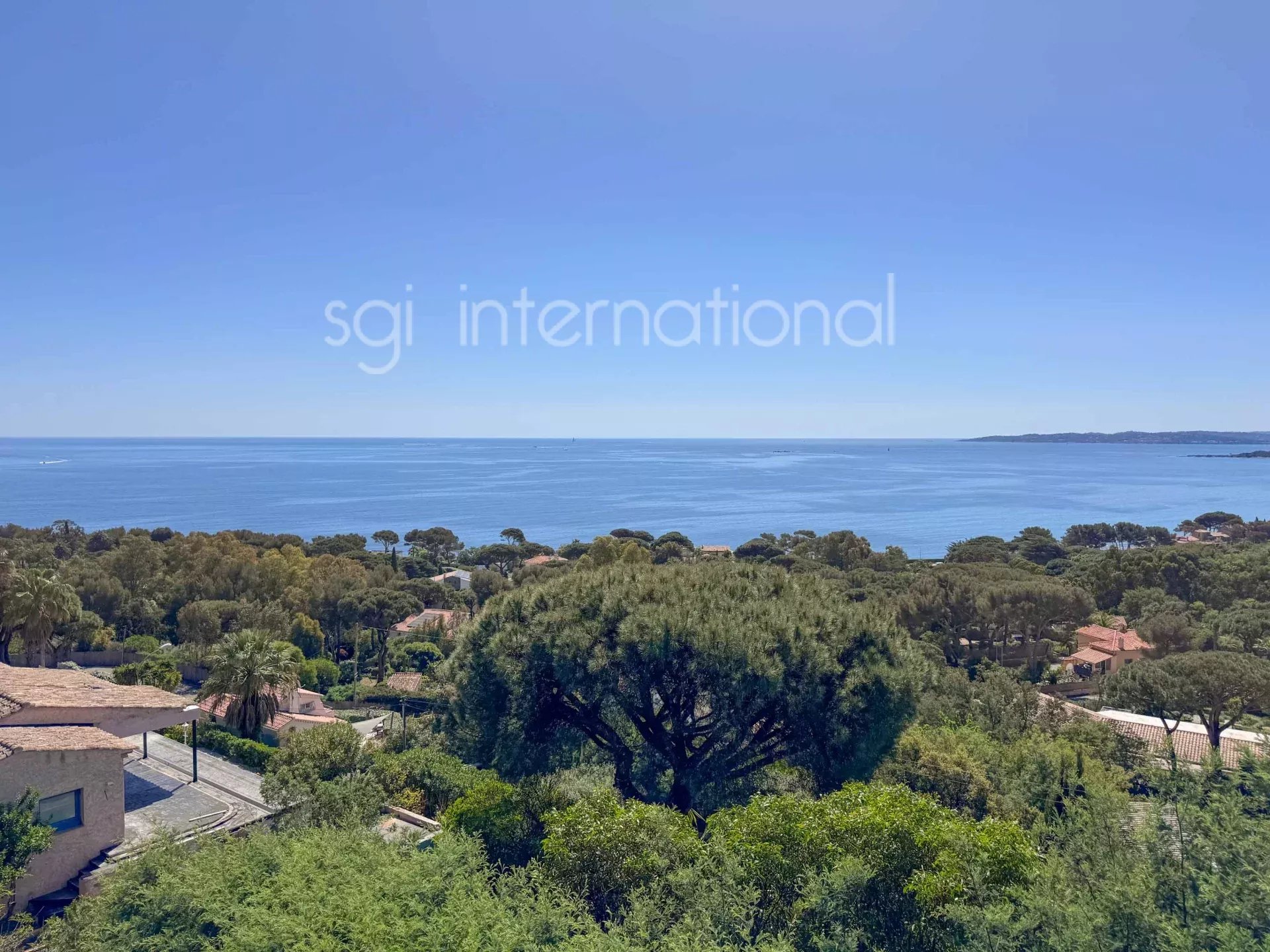 Sainte-Maxime – Moderne Villa mit Panoramablick auf das Meer