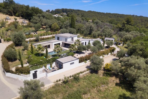 Luxury 5-Bedroom Contemporary Villa for Sale in Valbonne | Family Estate — photo 2