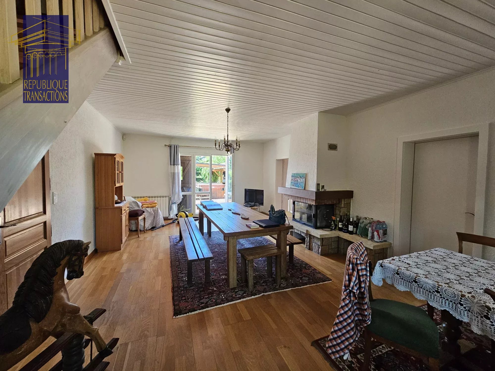 Jolie maison bressanne rénovée avec dépendances et terrain d'environ 5 840 m² clos, arboré et paysagé — photo 12