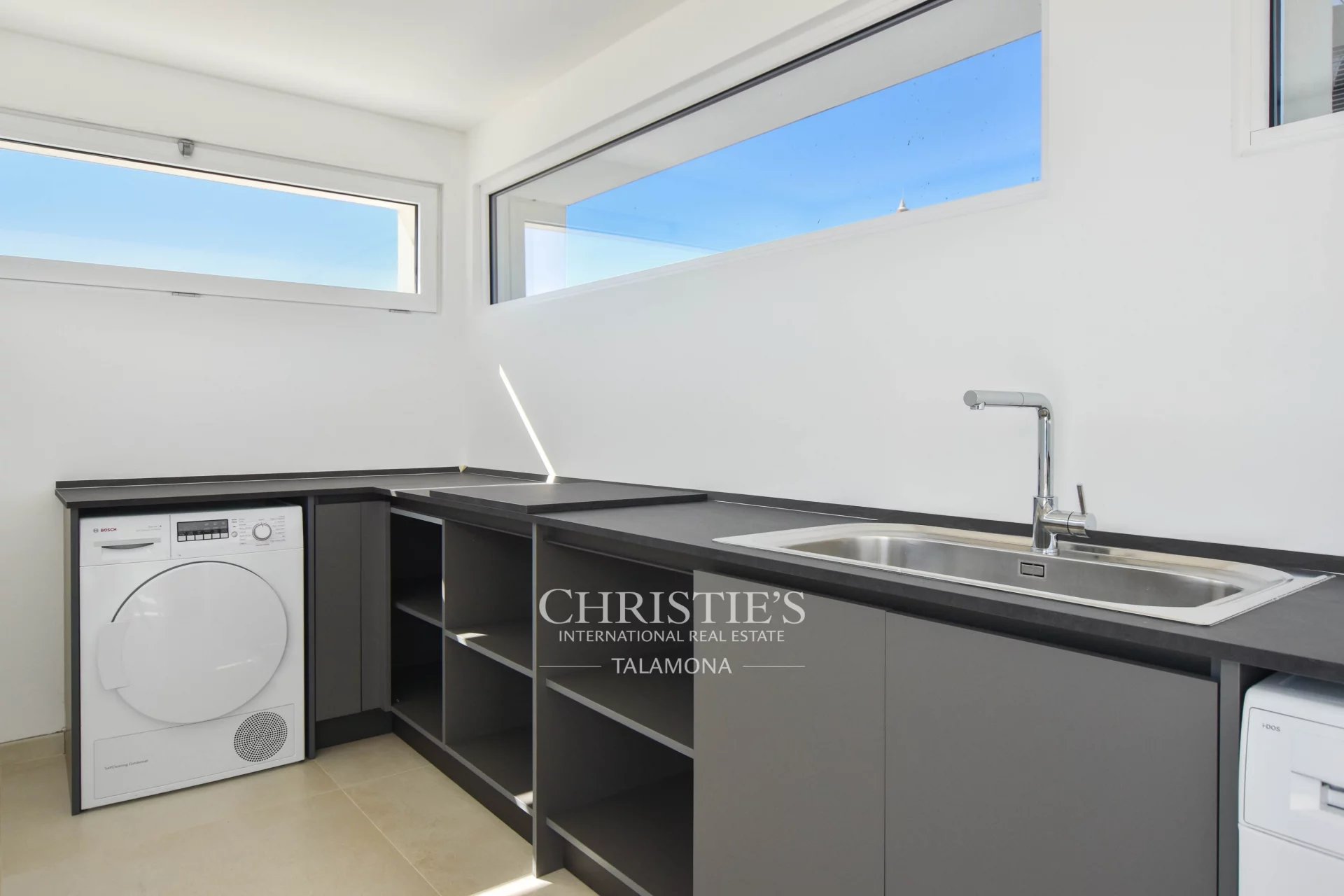 3 Bedroom Villa/Townhouse's Image 49