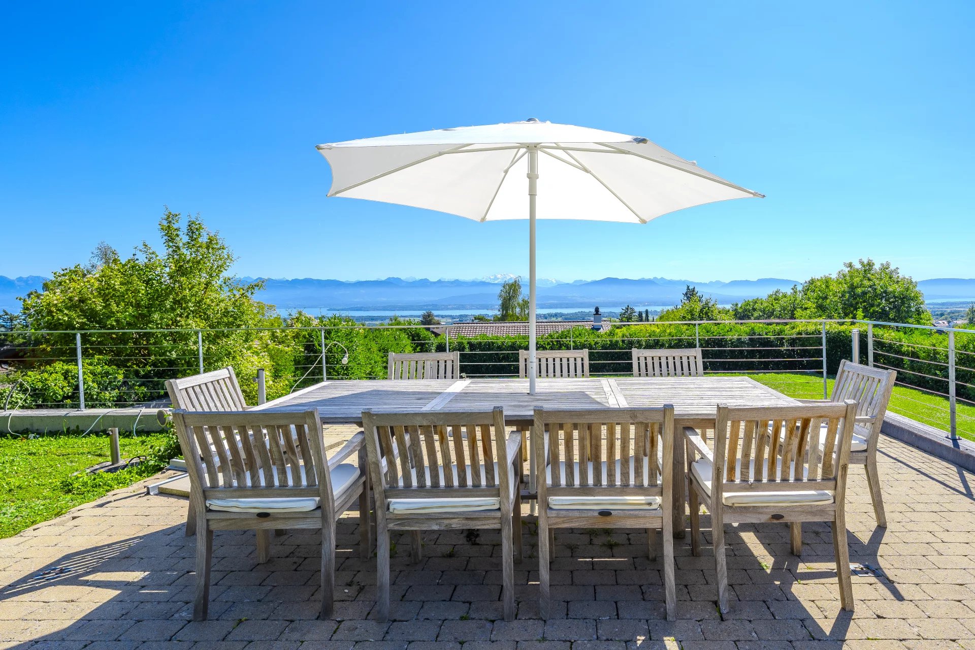 Elegant Villa with Panoramic Views – Genolier Mont-Blanc · Lake Geneva · The Alps