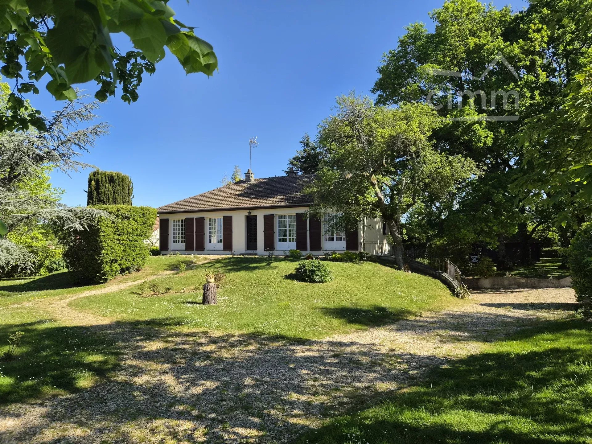Agence immobilière de CIMM IMMOBILIER SAINT ELOY DE GY