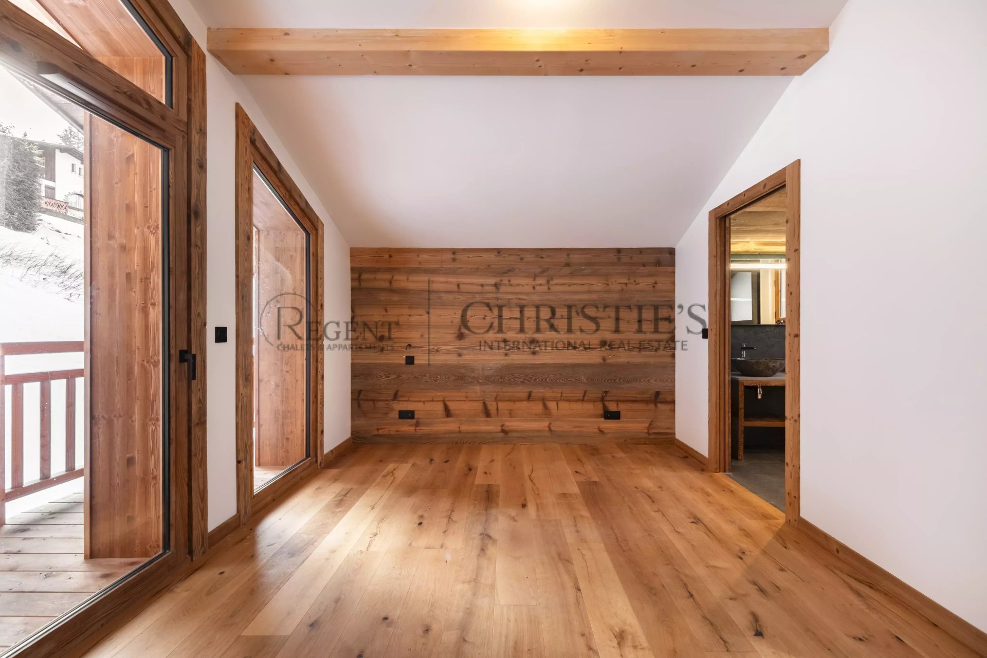 5 Bedroom Villa/Townhouse's Image 3