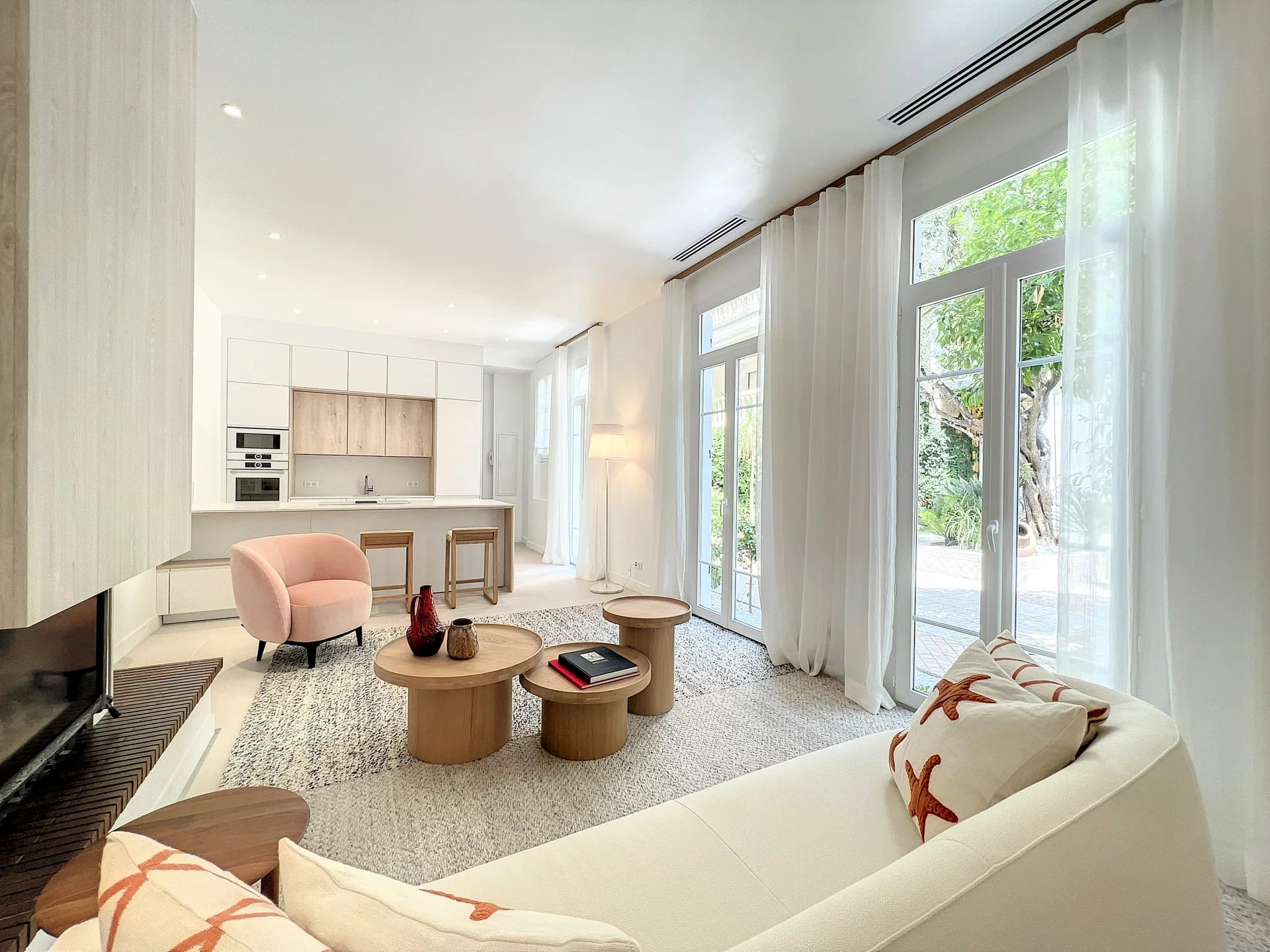 CANNES RUE D'ANTIBES TOWN HOUSE 132SQM WITH 110SQM COURTYARD AND GARAGE