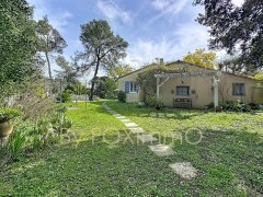 Roquefort les Pins, near town center, superb garden, swimming pool, dependance, commanding position. — photo 3 of 3