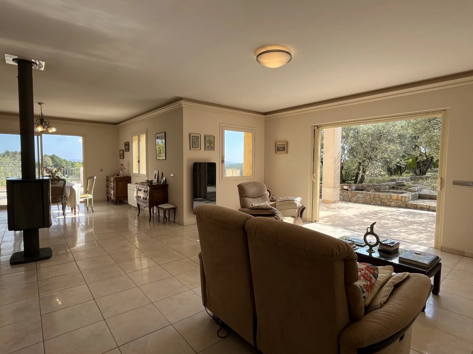 Villa with nice view and independent studio - Seillans