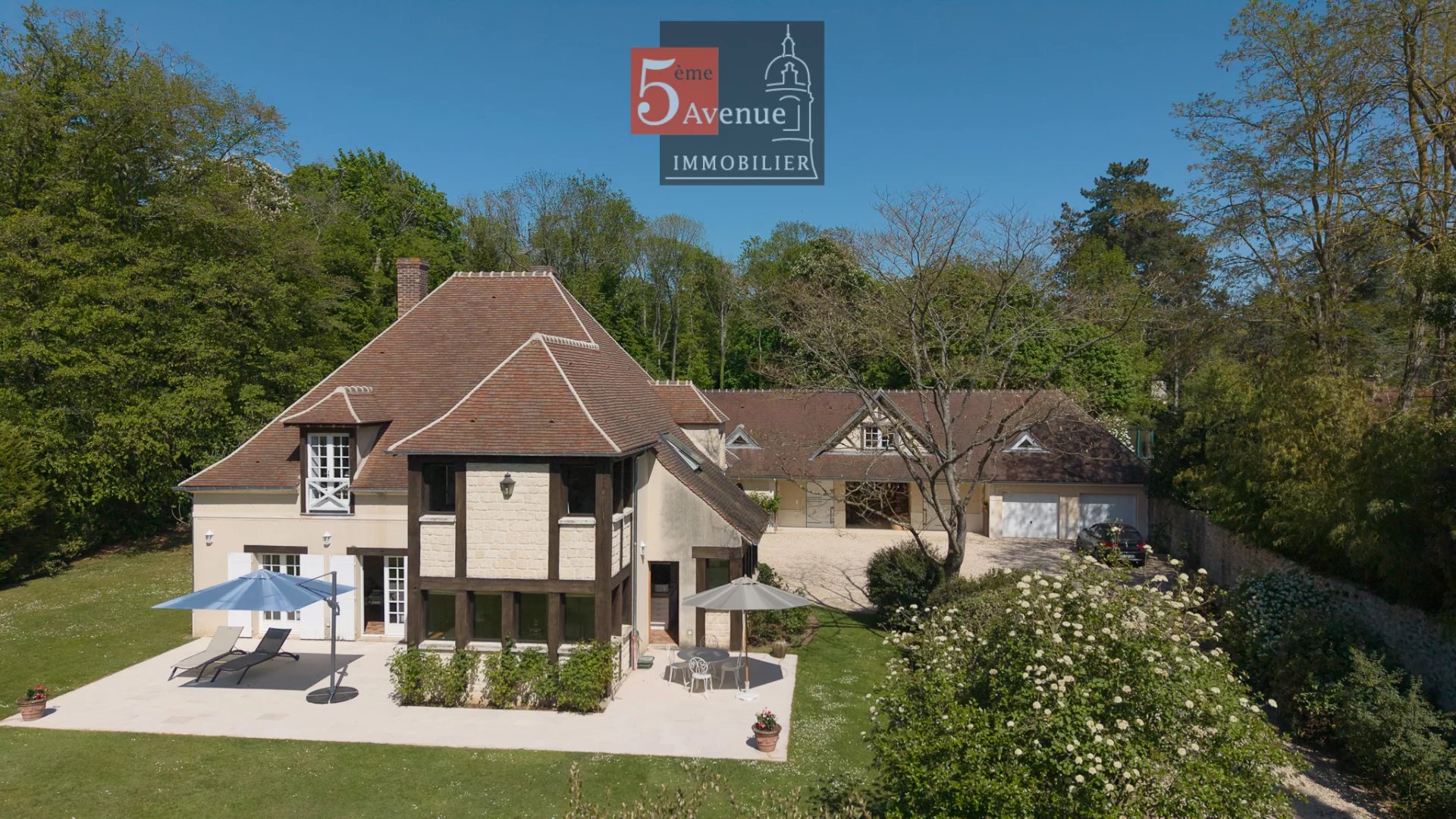 Maison de 280 m2 avec dépendance, terrain 2750 m2.
